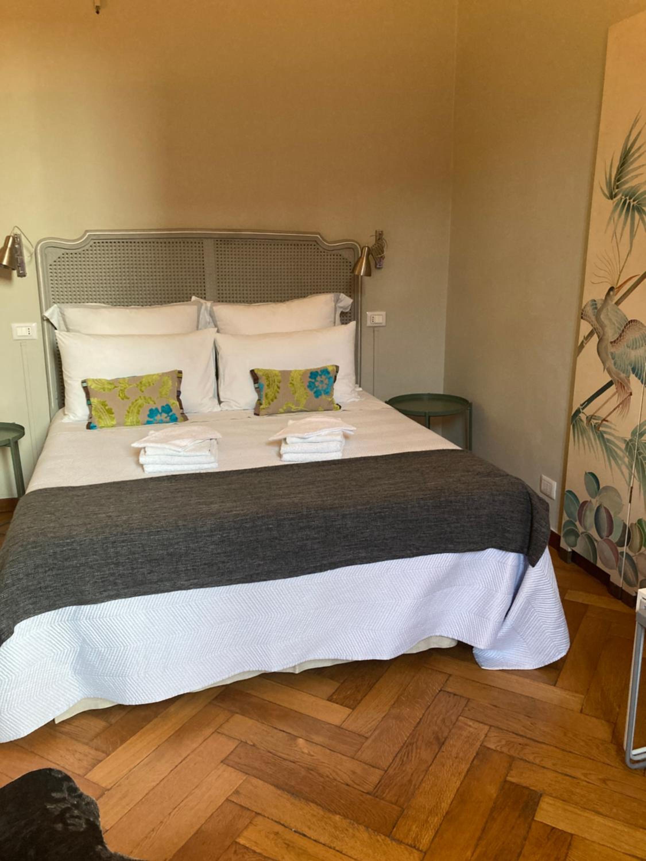 Deluxe Double Room - Photo 9