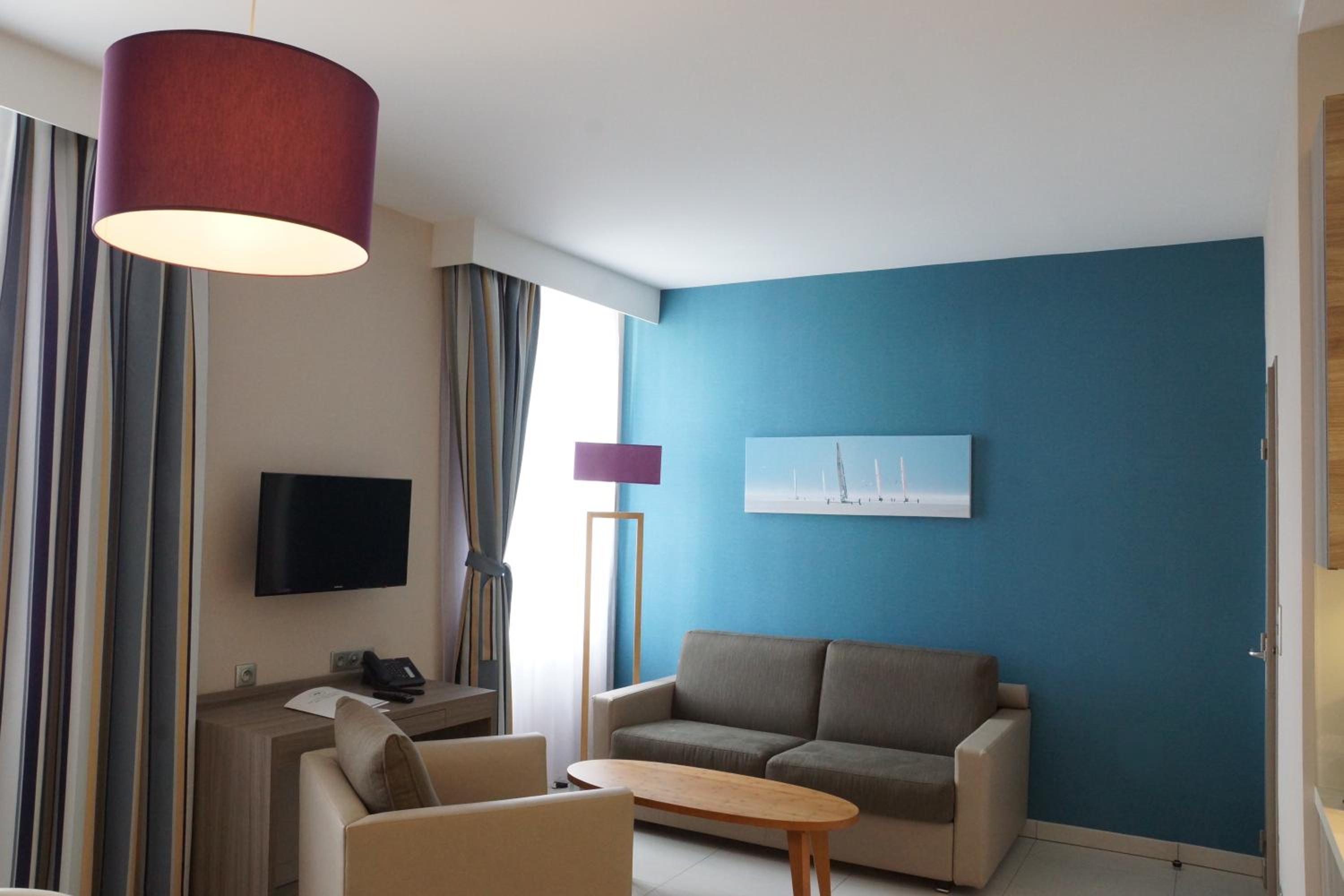 One-Bedroom Apartment photo 3