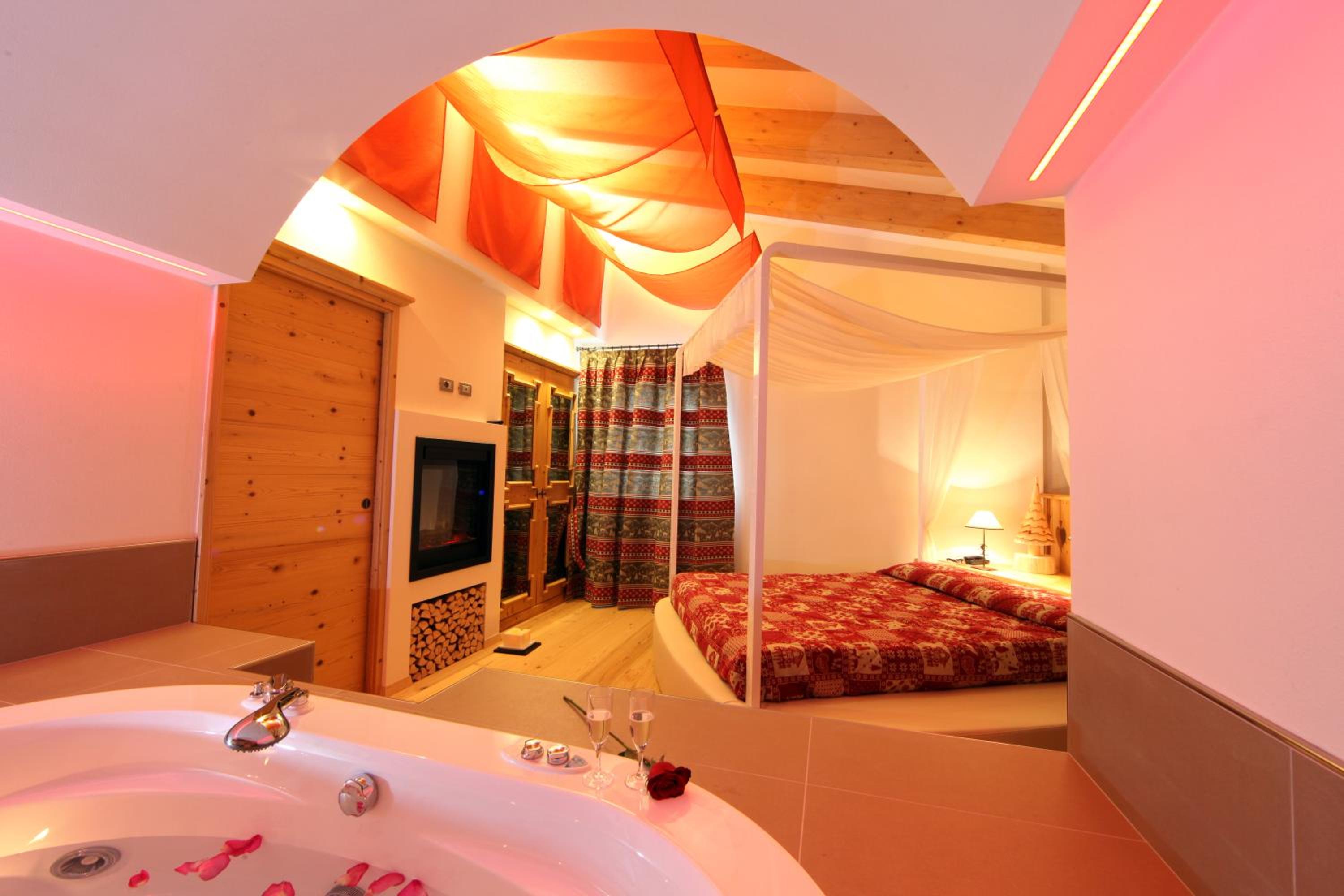 Deluxe Suite with Spa Bath photo 1