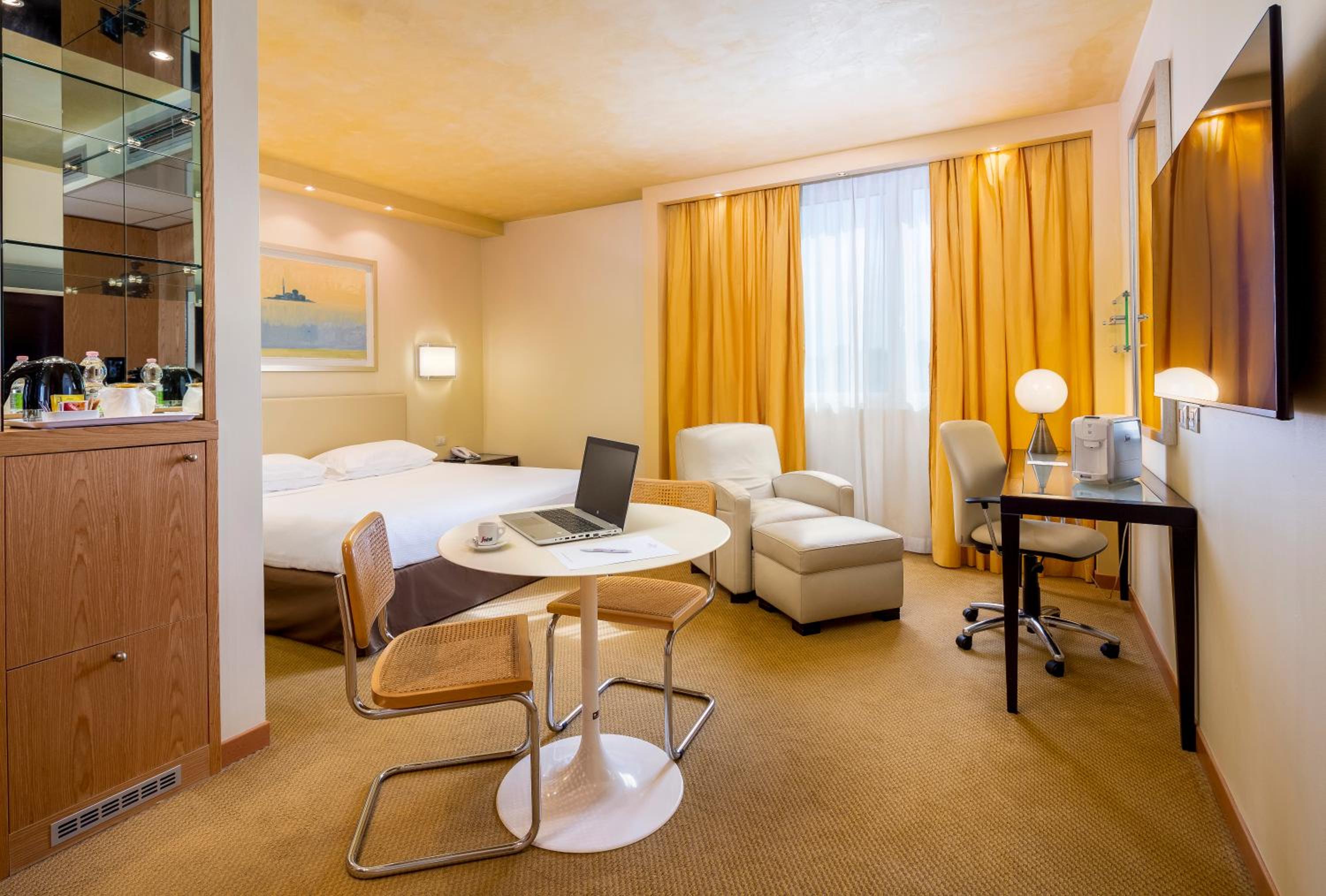 Junior King Suite - Photo 1