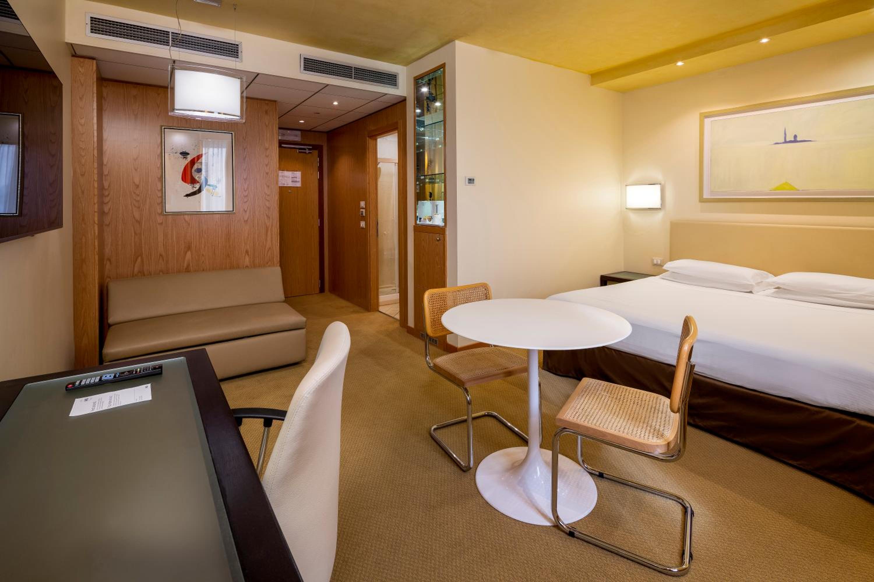 Premium King Room - Photo 1