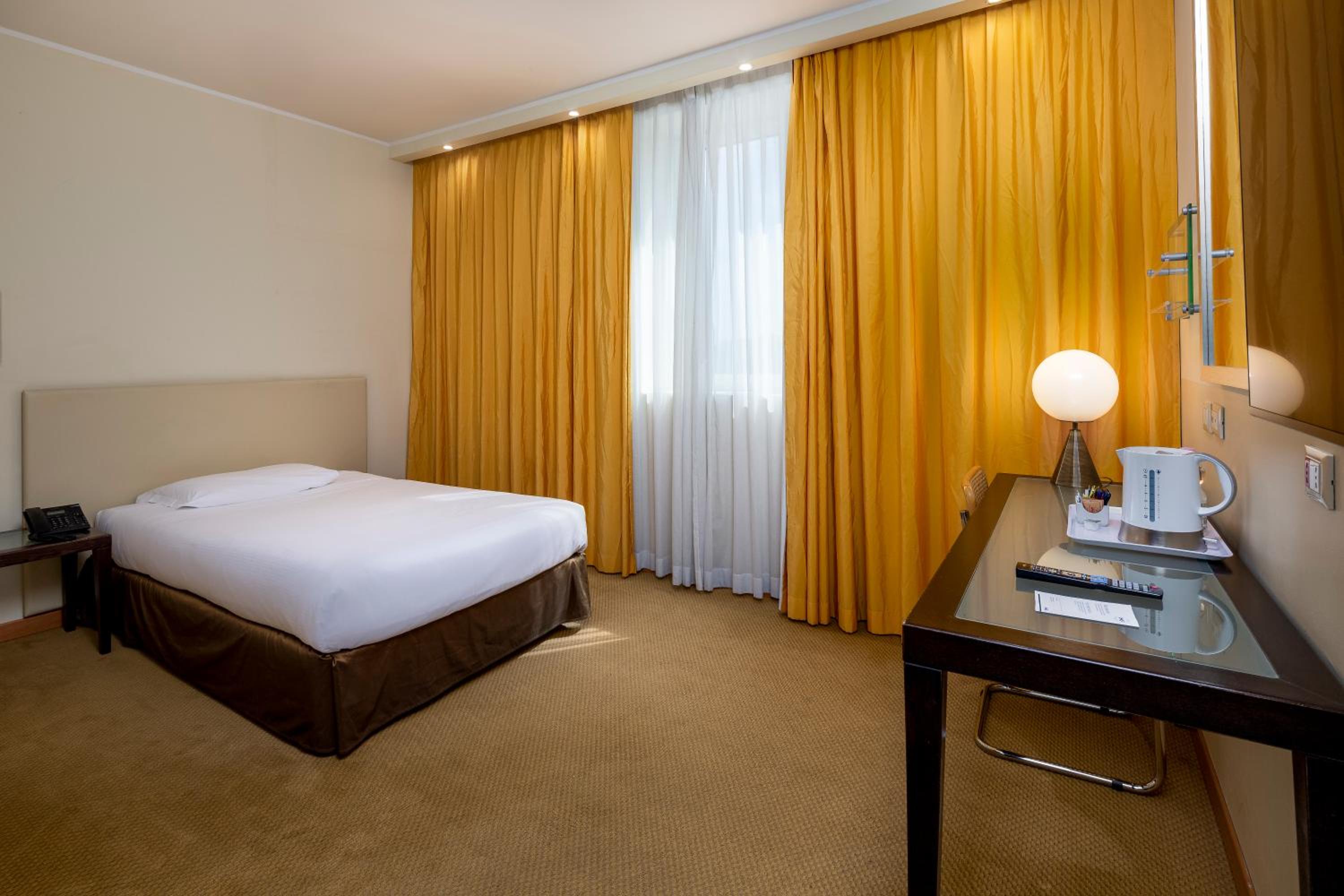 Standard Queen Room photo 1