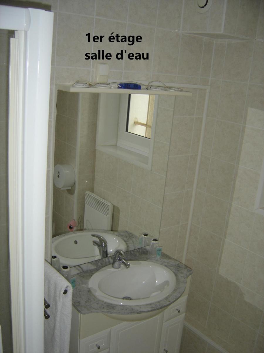 Two-Bedroom Apartment - Photo 2