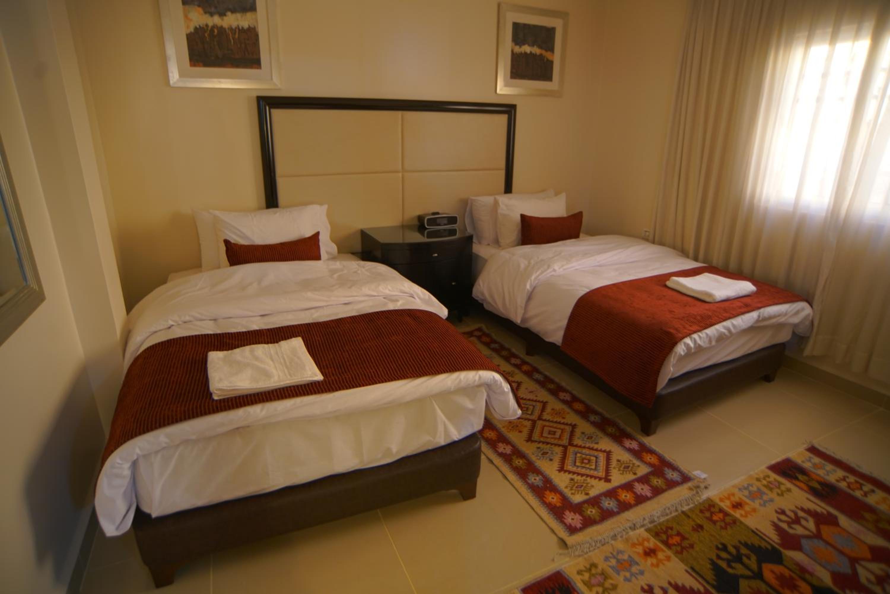 Standard Twin Room - Photo 7