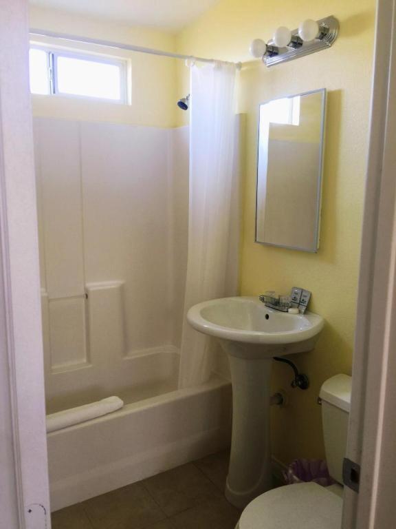 Standard Queen Room photo 3