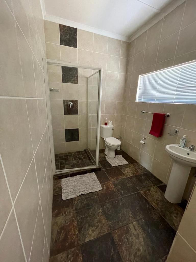 Twin Room - Photo 7