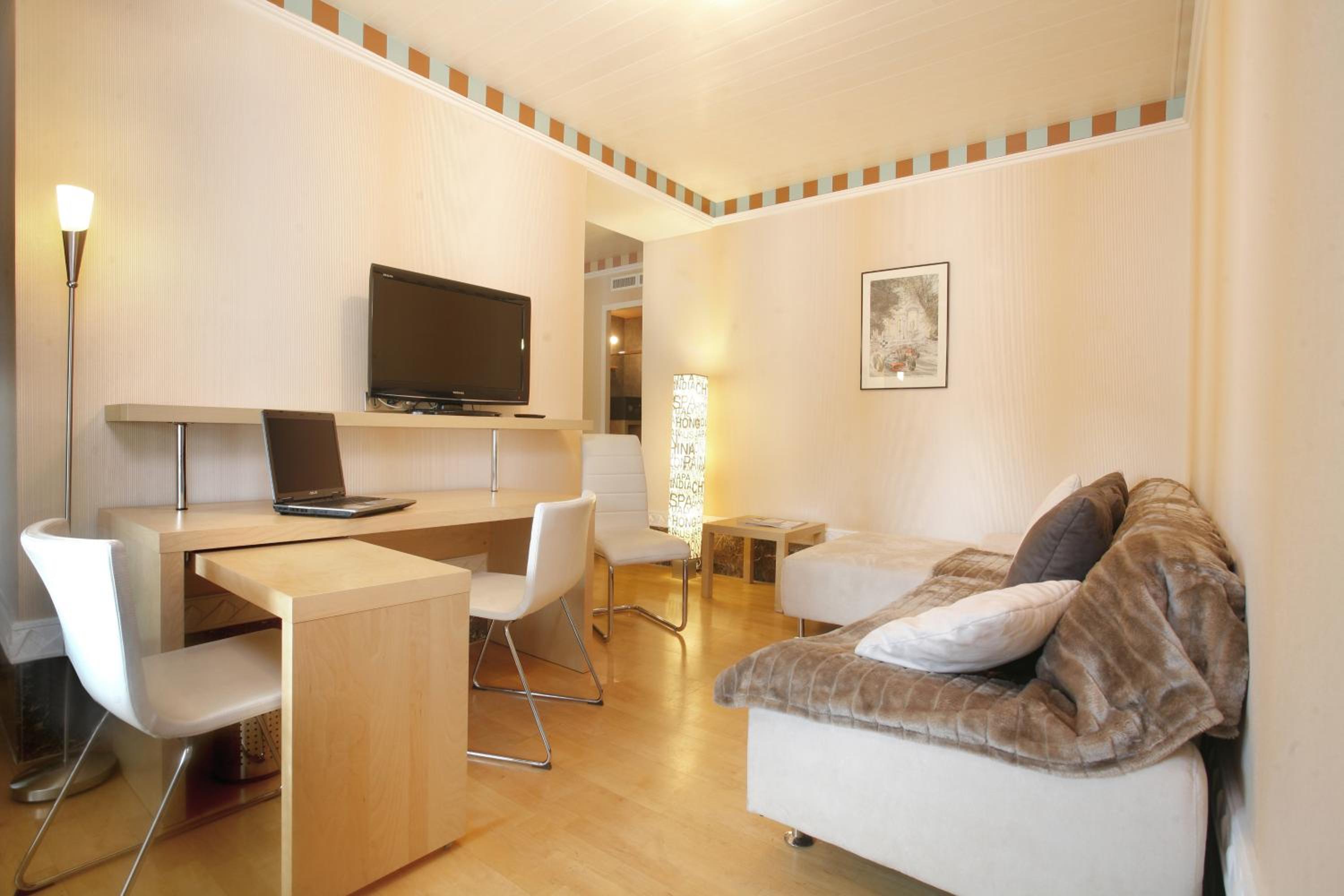 Suite - Photo 4
