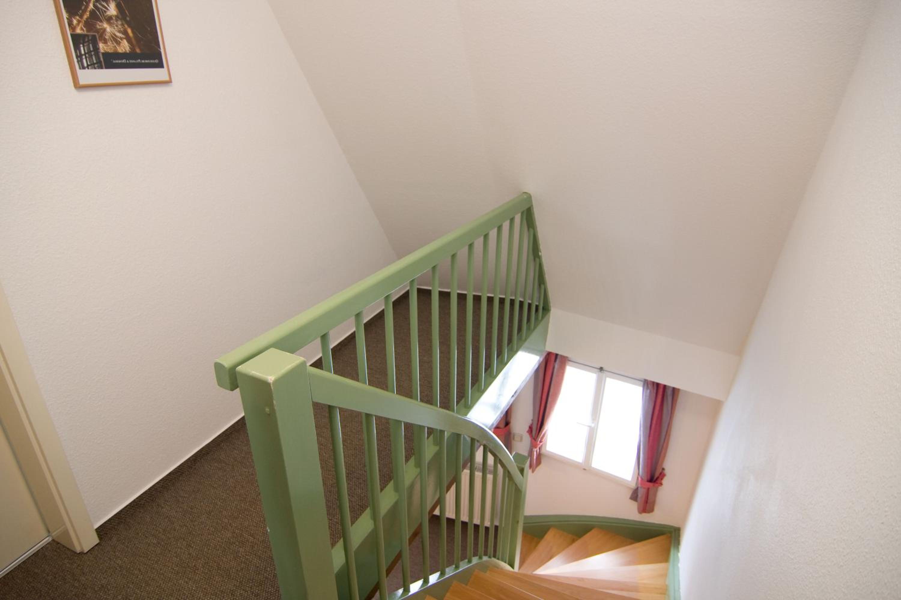 One-Bedroom Apartment with Balcony - 5 photo 2