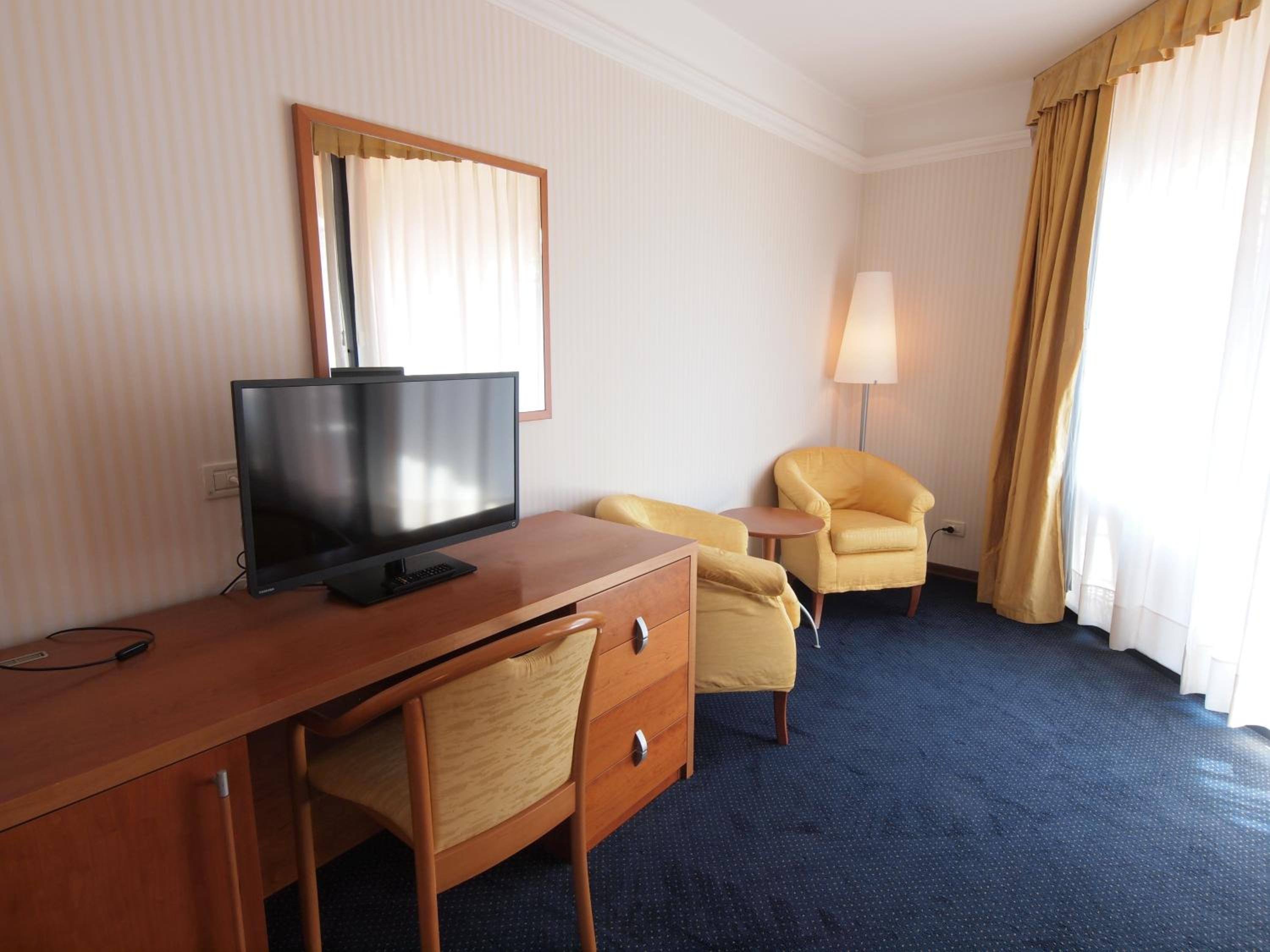 Twin Room - Photo 2