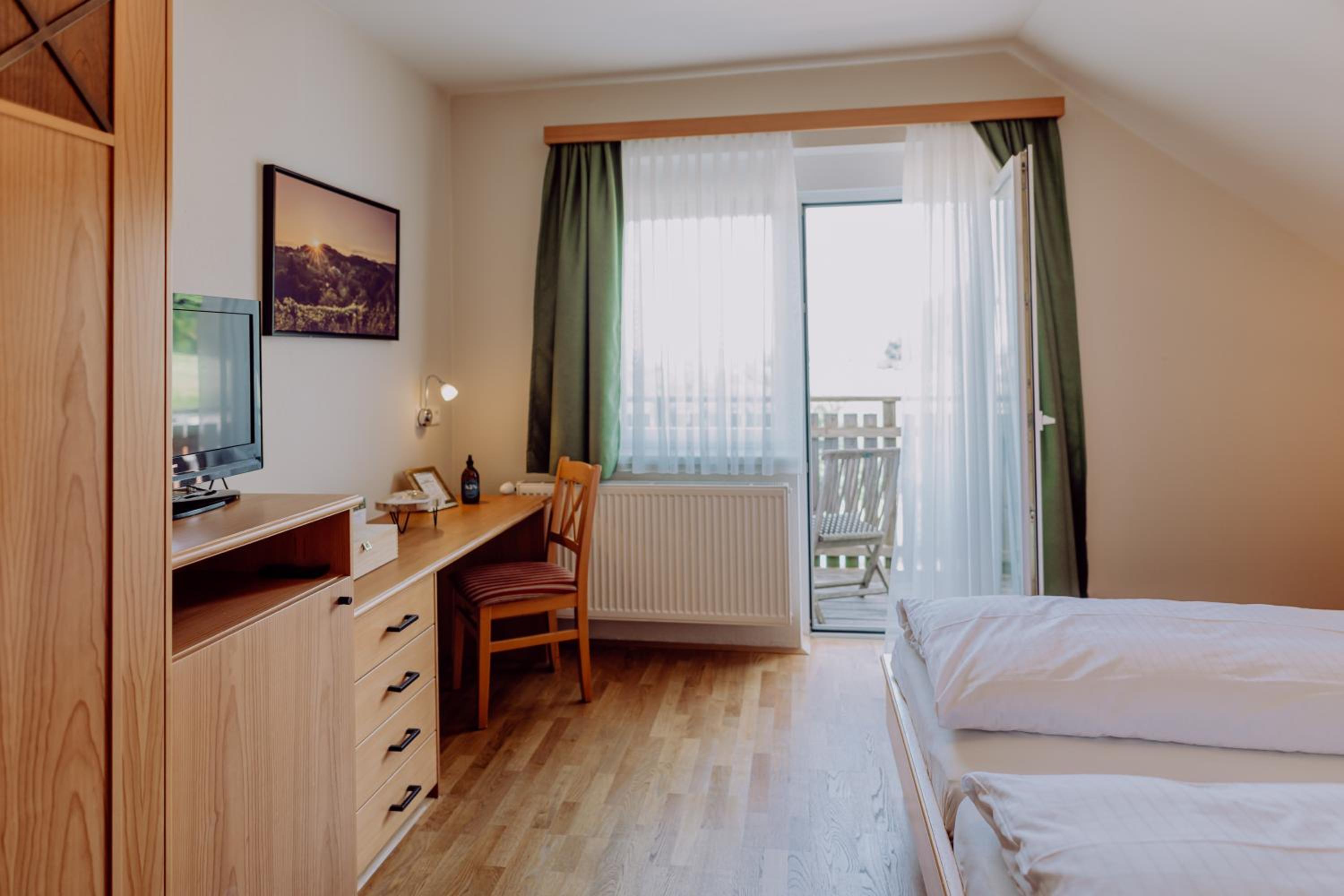Double Room with Balcony - Photo 1
