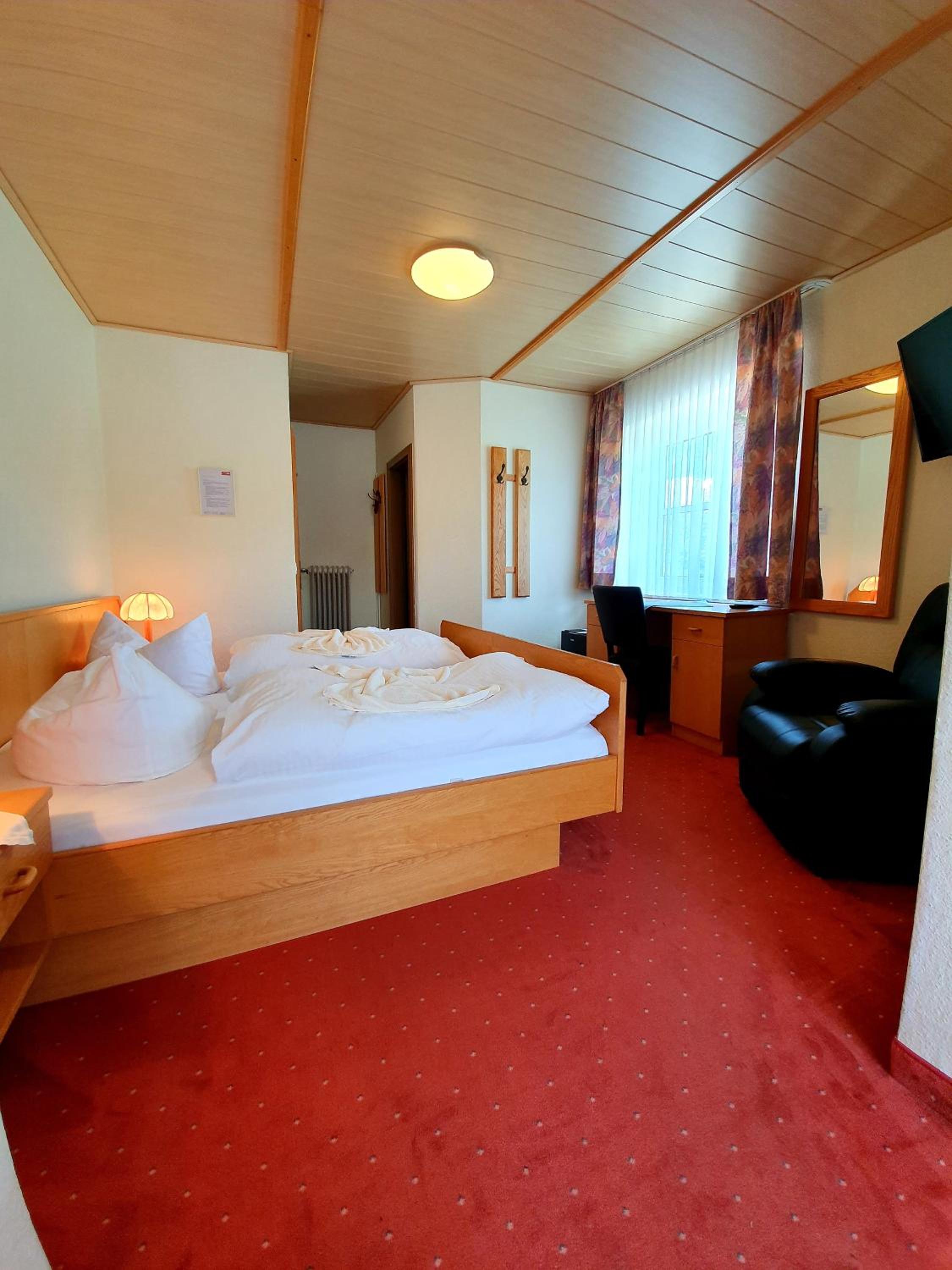 Budget Double Room (not renovated) photo 3
