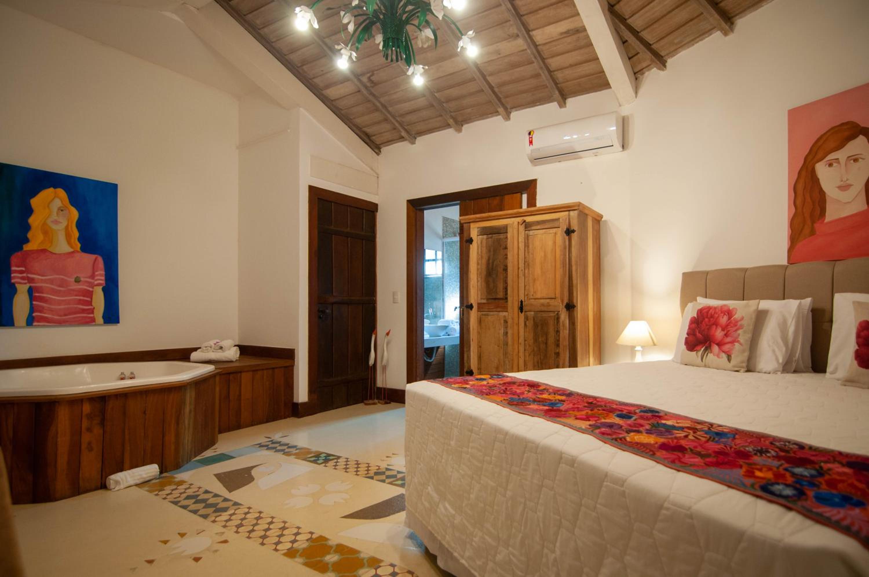 Deluxe Suite with Spa Bath photo 2