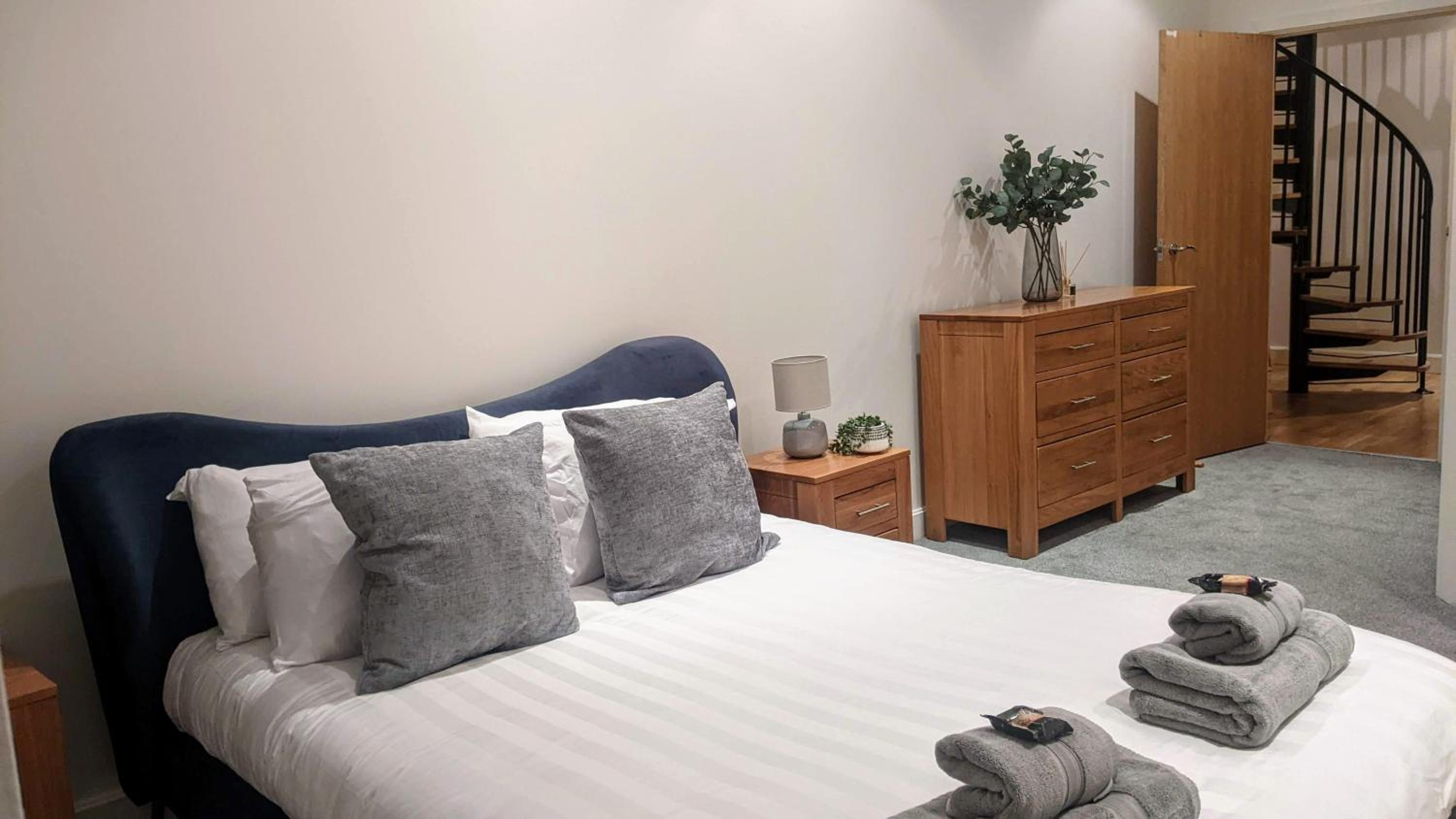 One-Bedroom Apartment - Photo 7