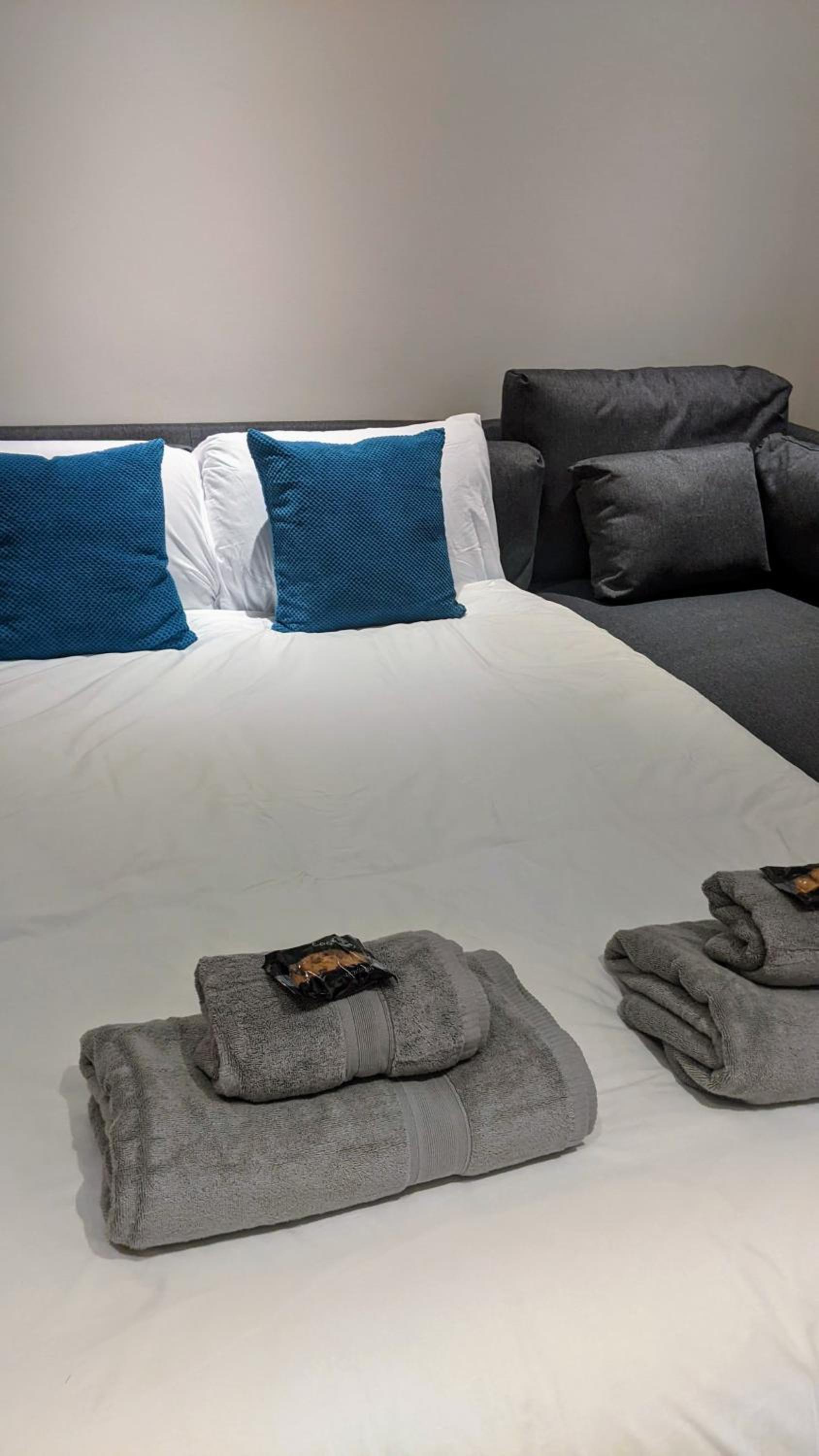 One-Bedroom Apartment - Photo 12
