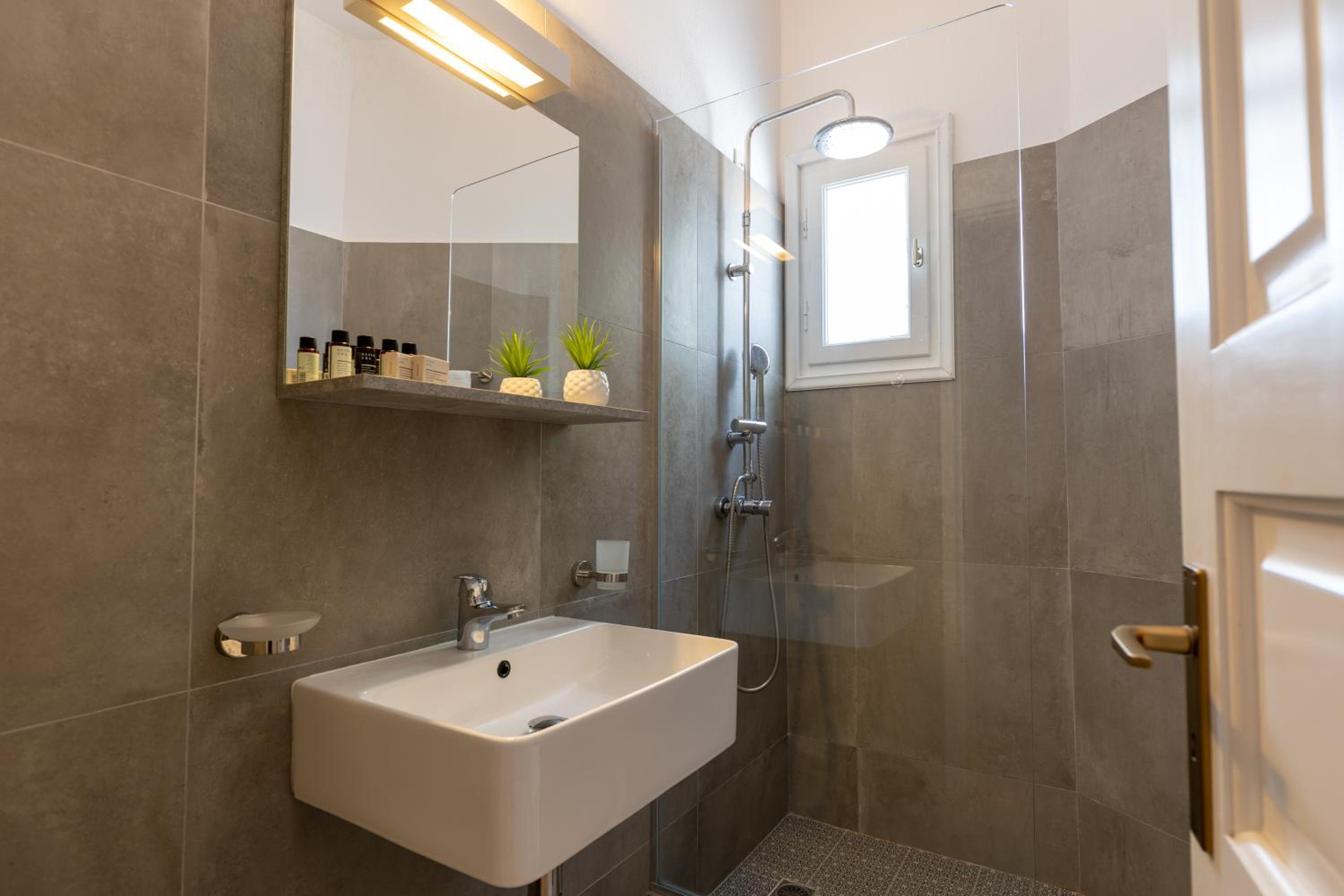 Triple Room with Sea View - Photo 6