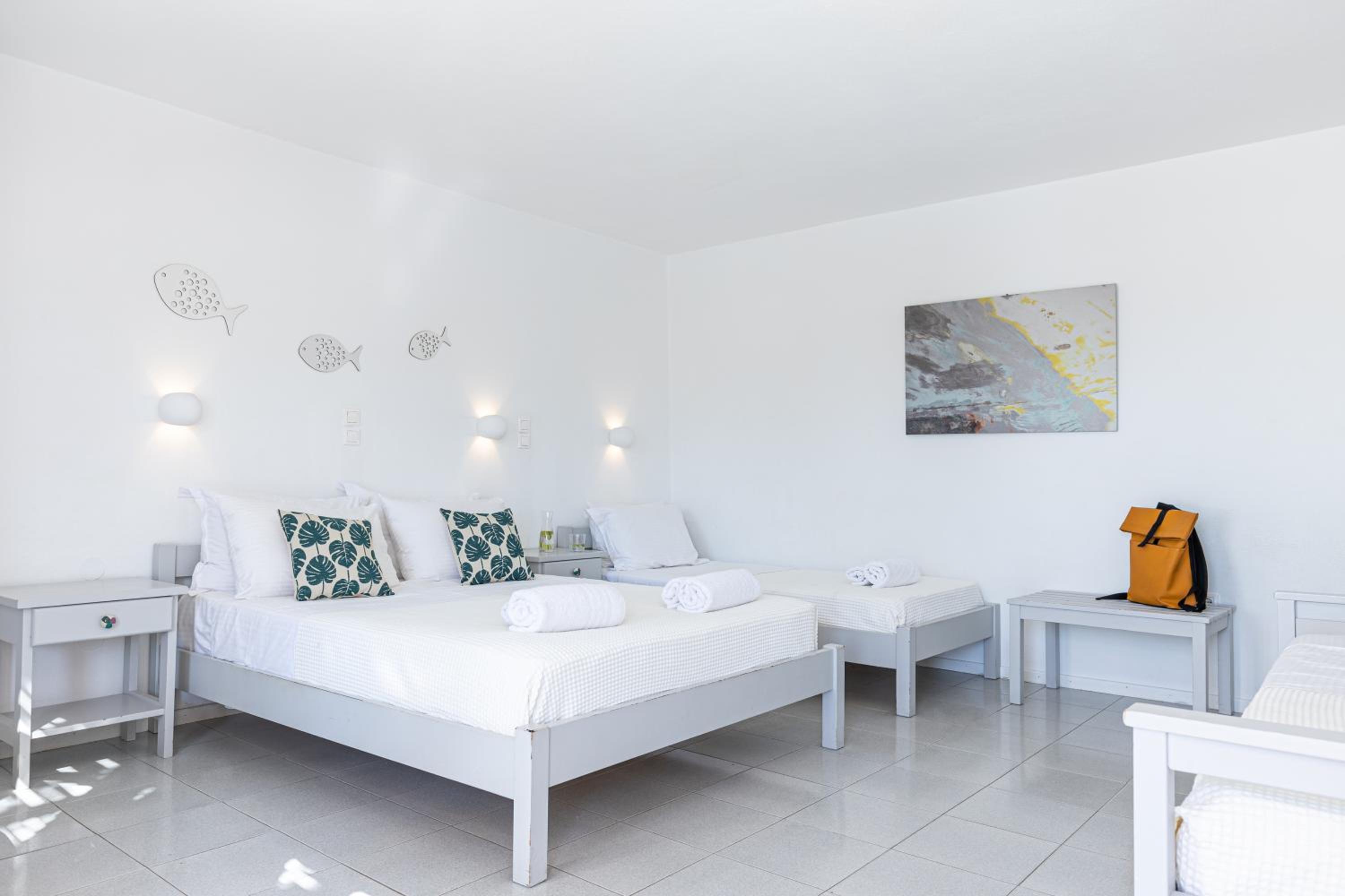 Quadruple Room with Sea View - Photo 4