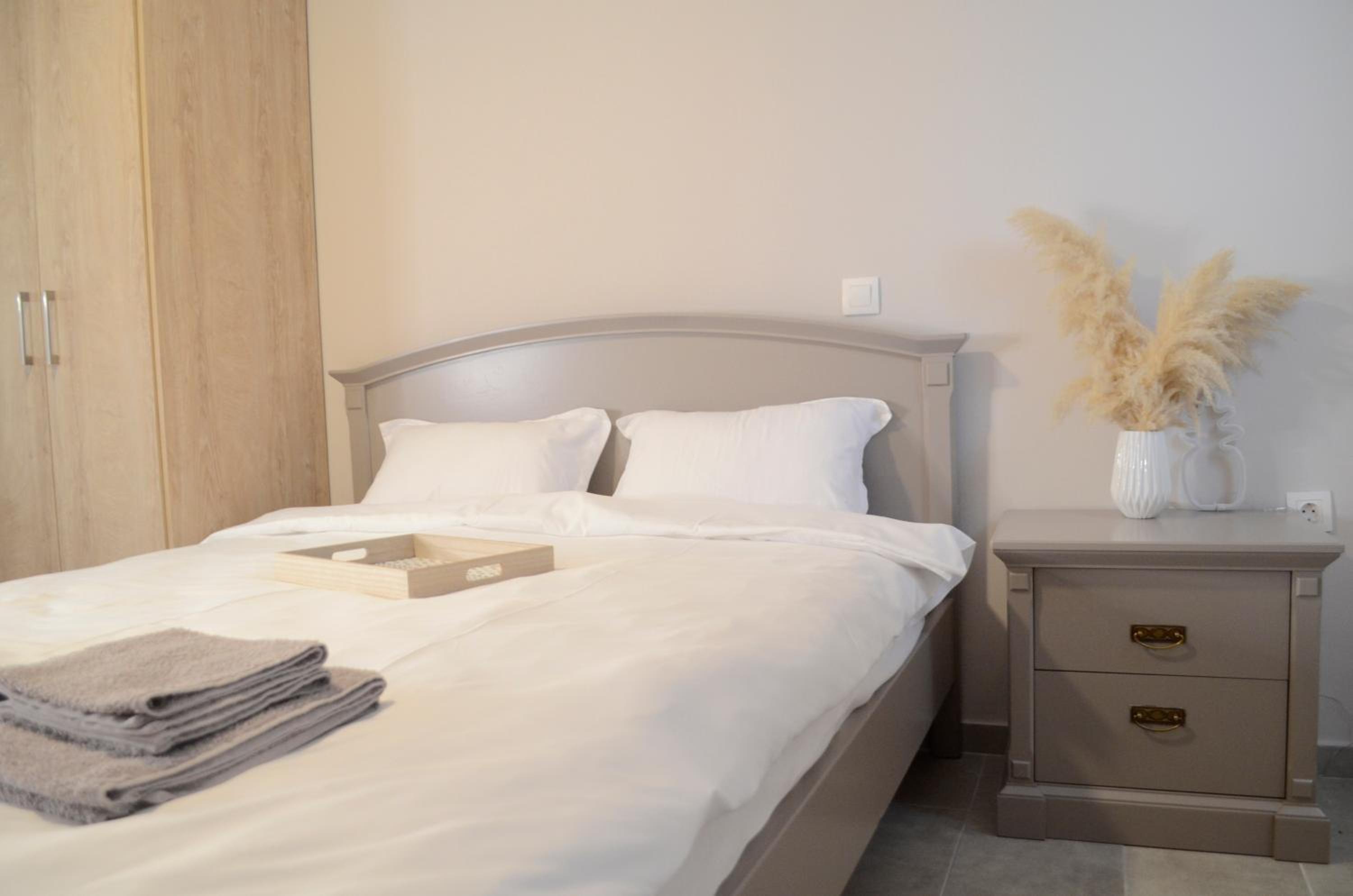One-Bedroom Apartment - Photo 7