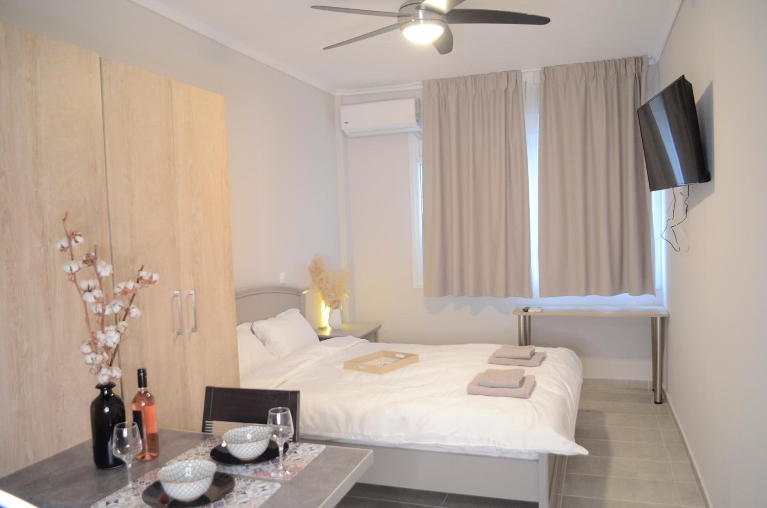 One-Bedroom Apartment - Photo 2