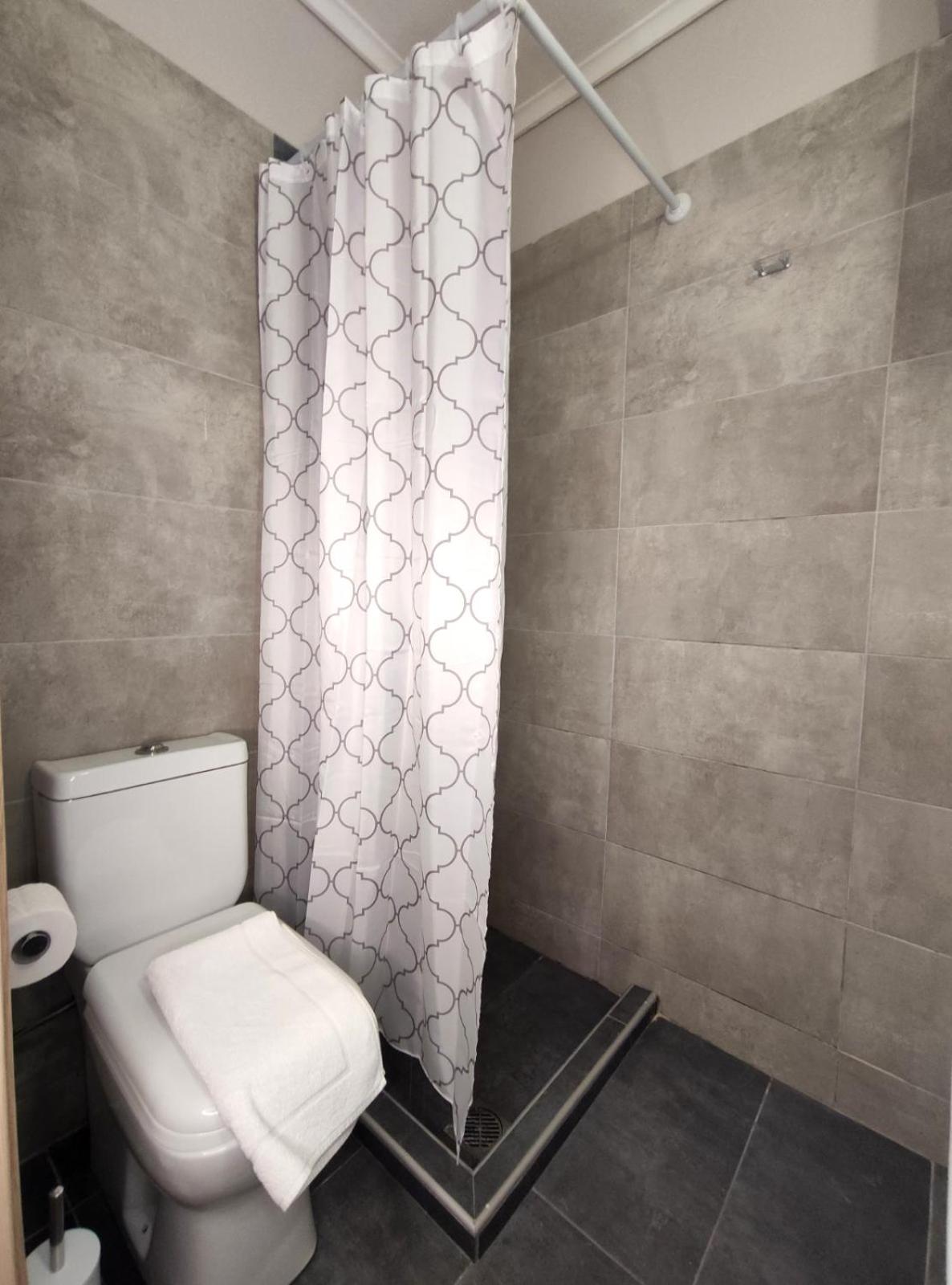 One-Bedroom Apartment - Photo 4