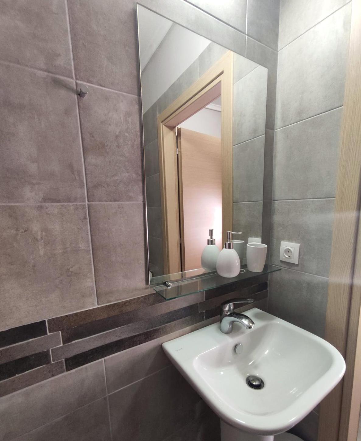 One-Bedroom Apartment - Photo 5