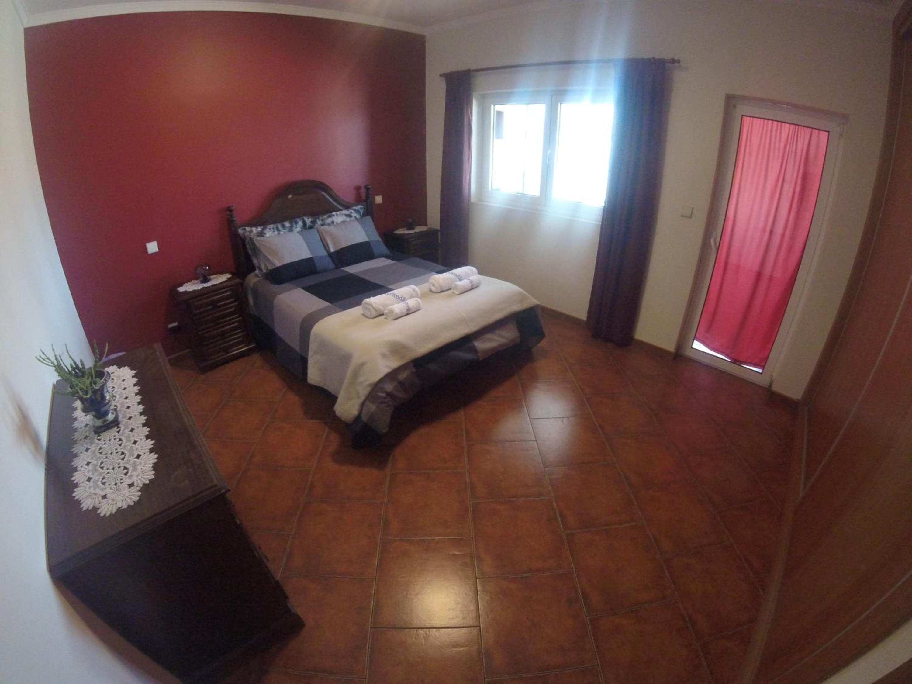 Six-Bedroom House - Photo 3