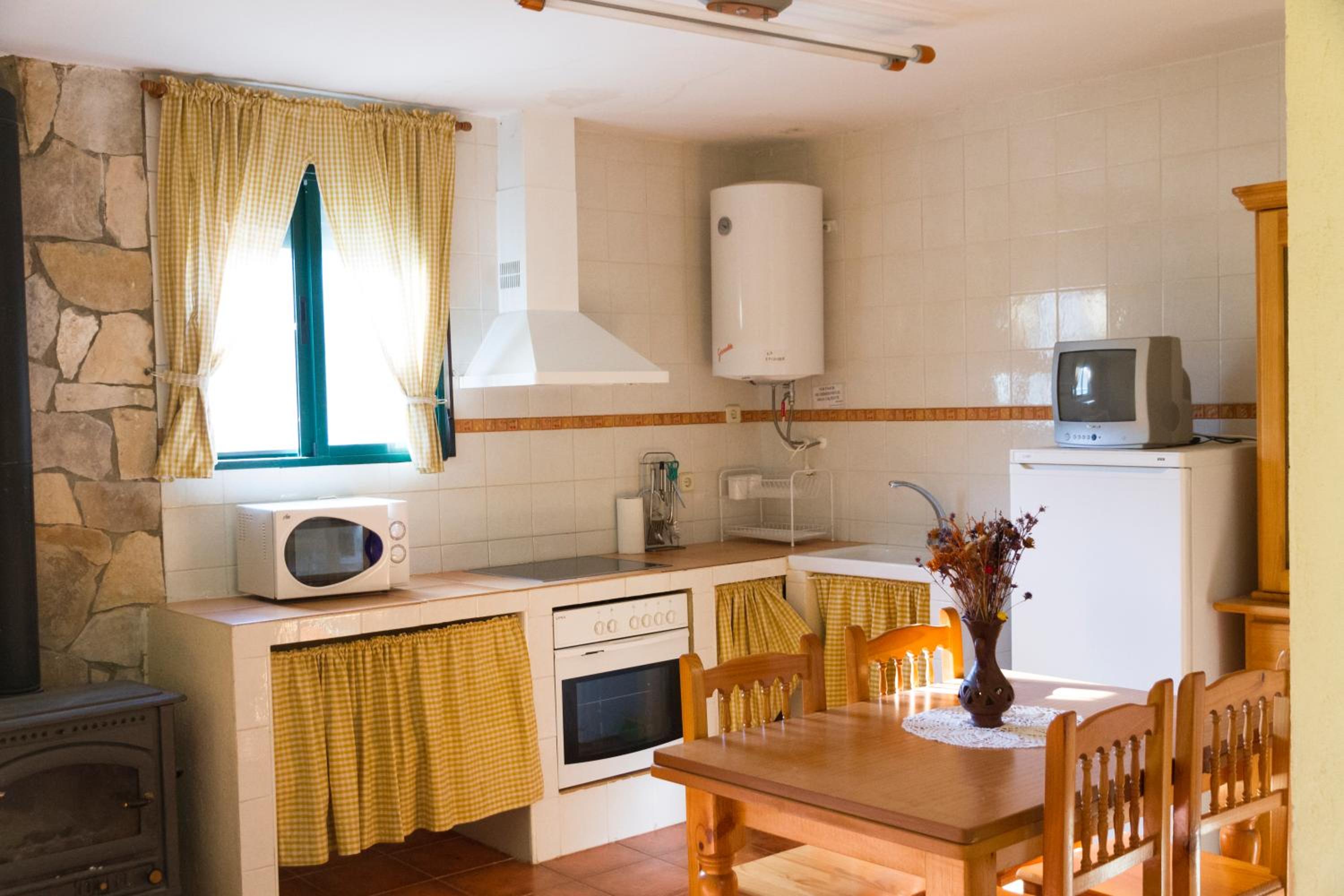 Apartment with Mountain View (4 Adults) - Photo 6