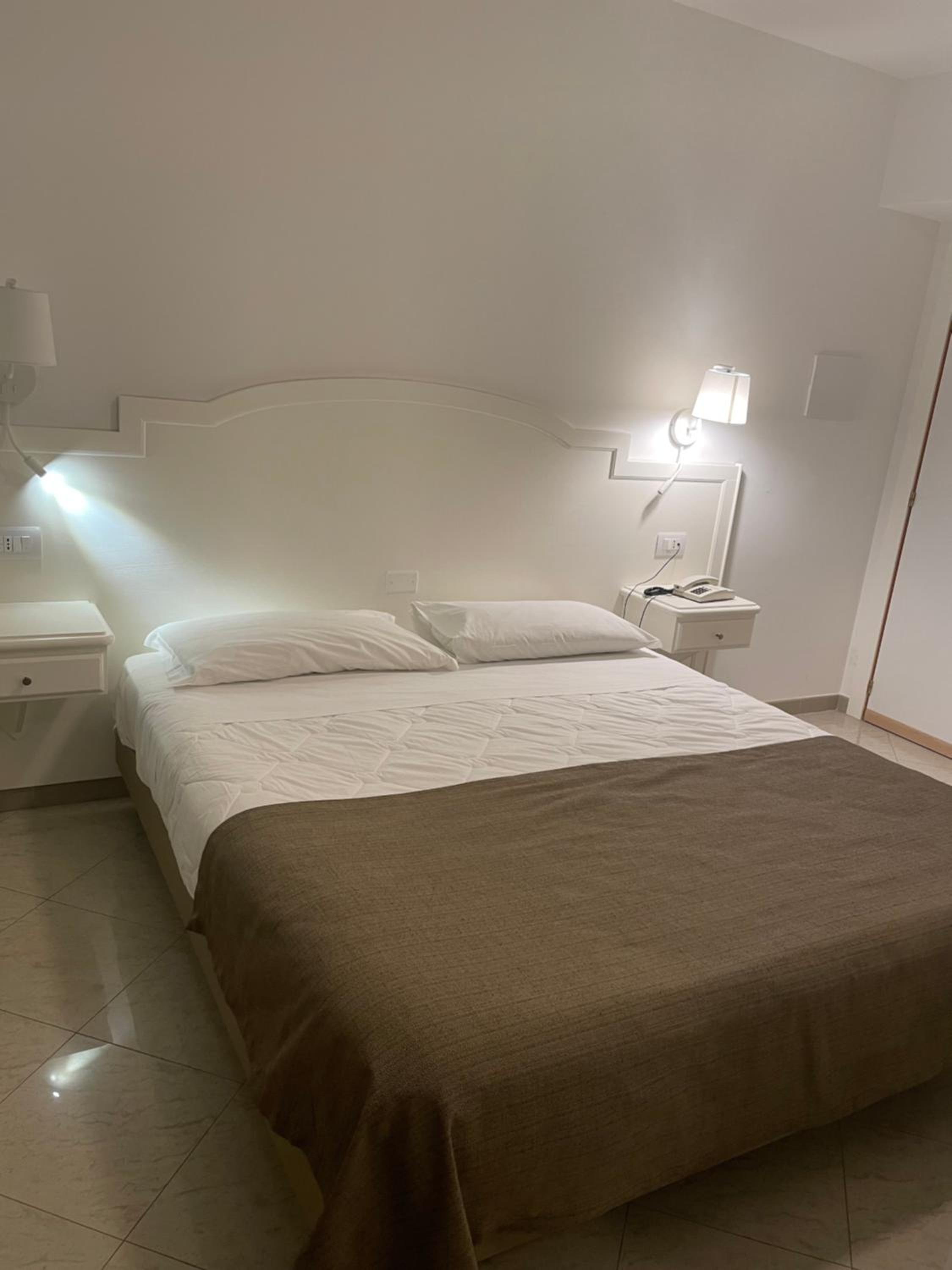 Double Room - Photo 4