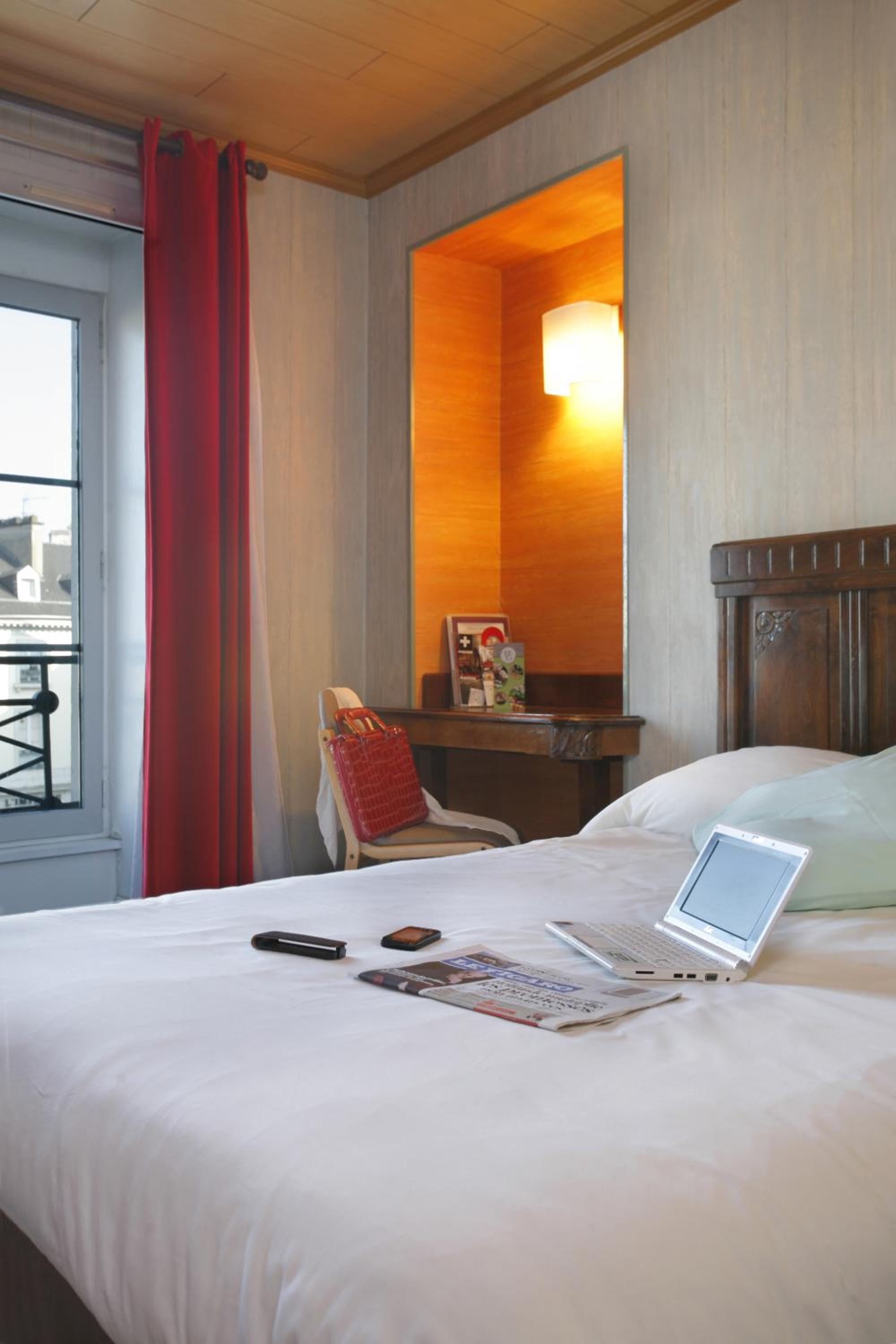 Standard Double Room - Photo 11