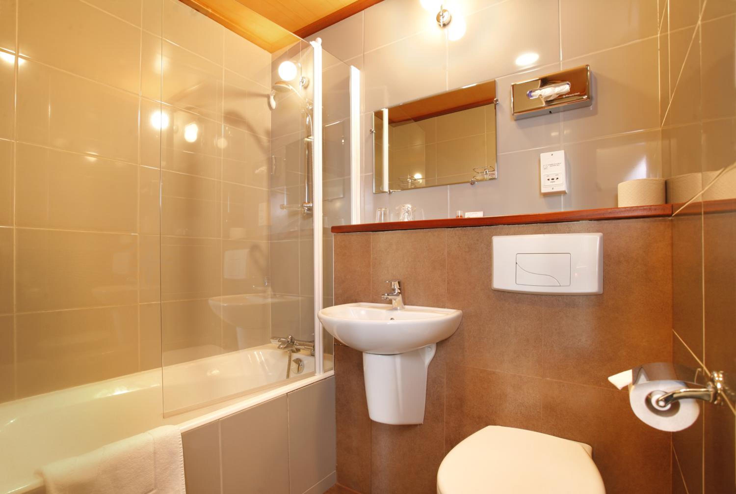 Standard Double Room - Photo 7