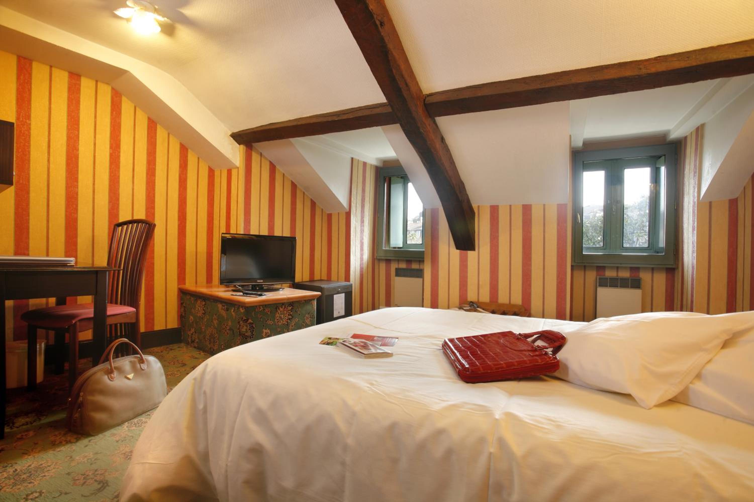 Standard Double Room - Photo 3