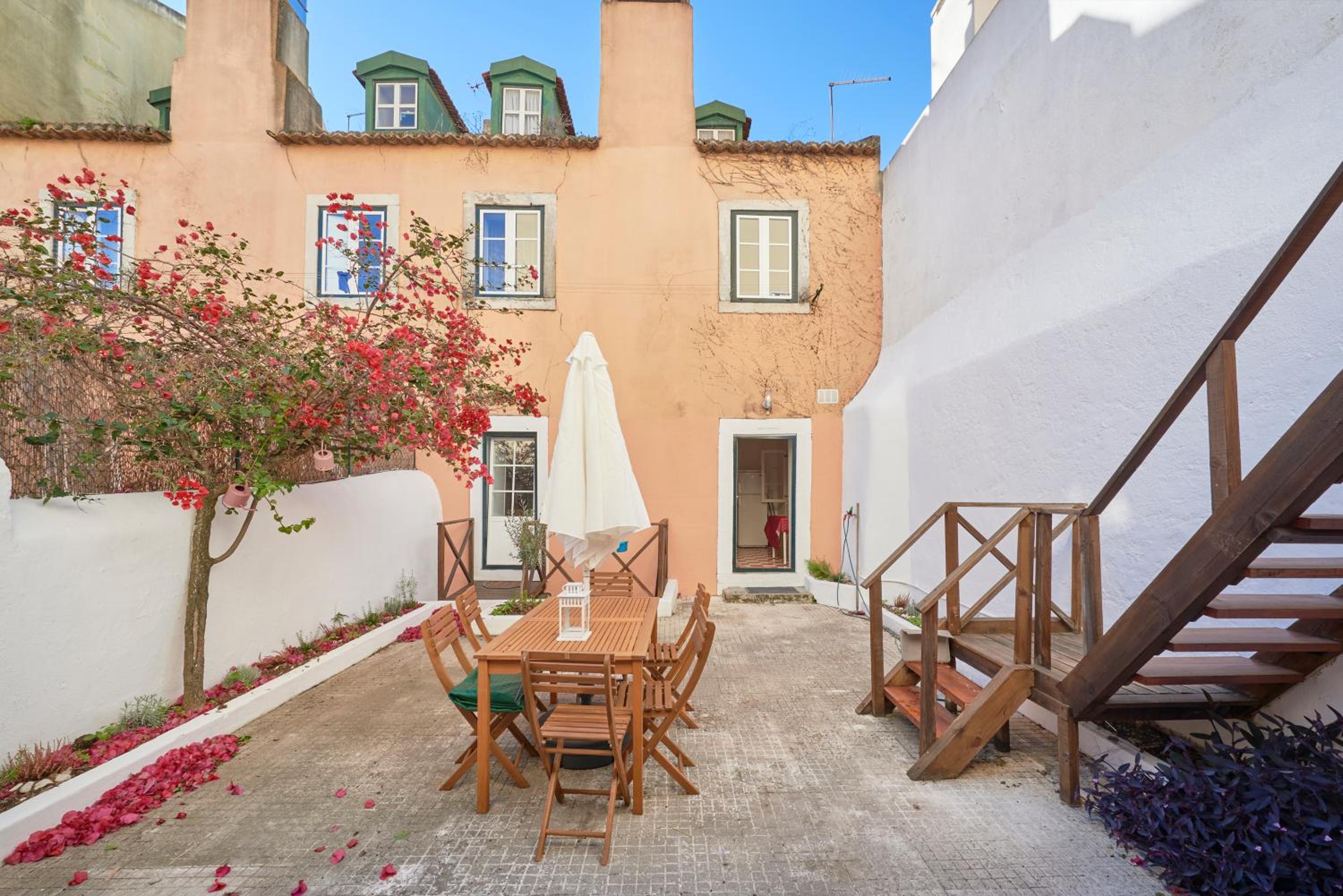 Apartment with Terrace - Photo 3