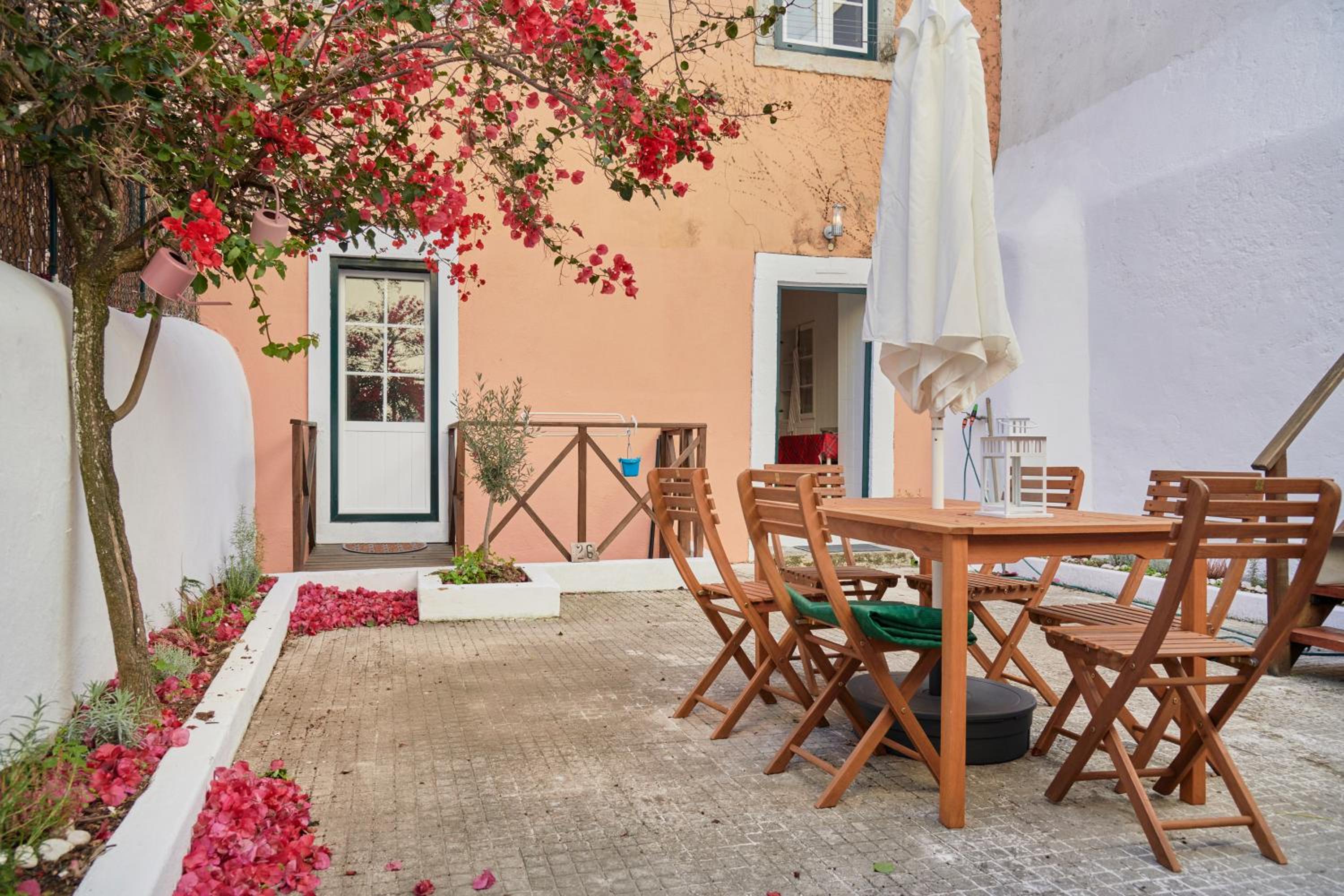 Apartment with Terrace - Photo 4