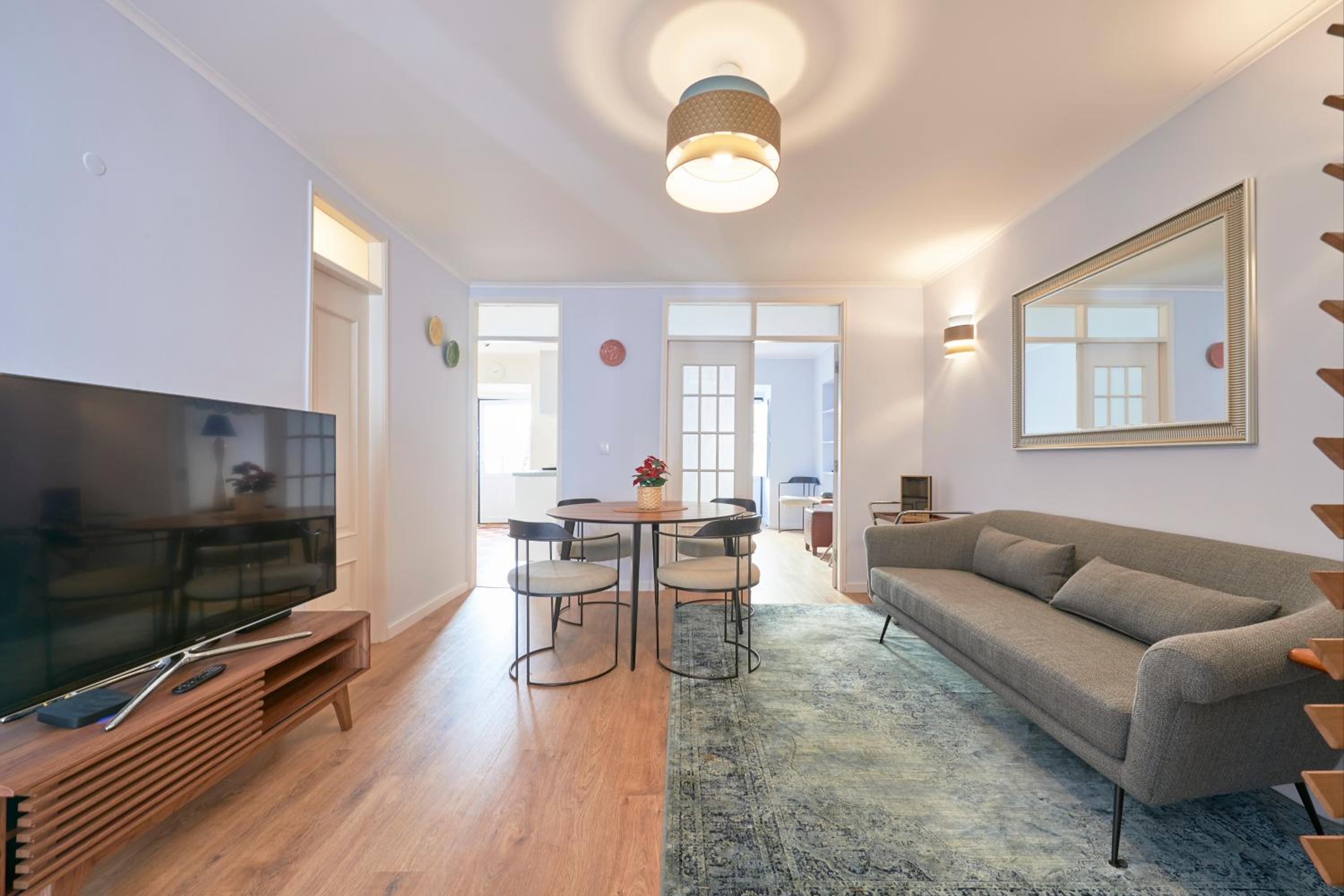 Apartment with Terrace - Photo 5