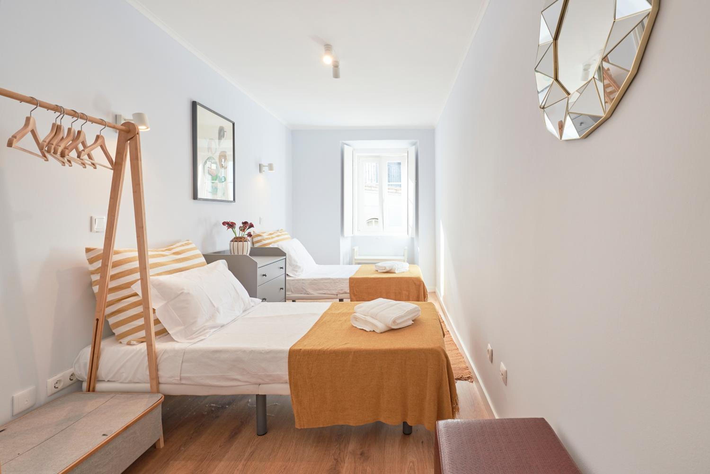 Apartment with Terrace - Photo 9