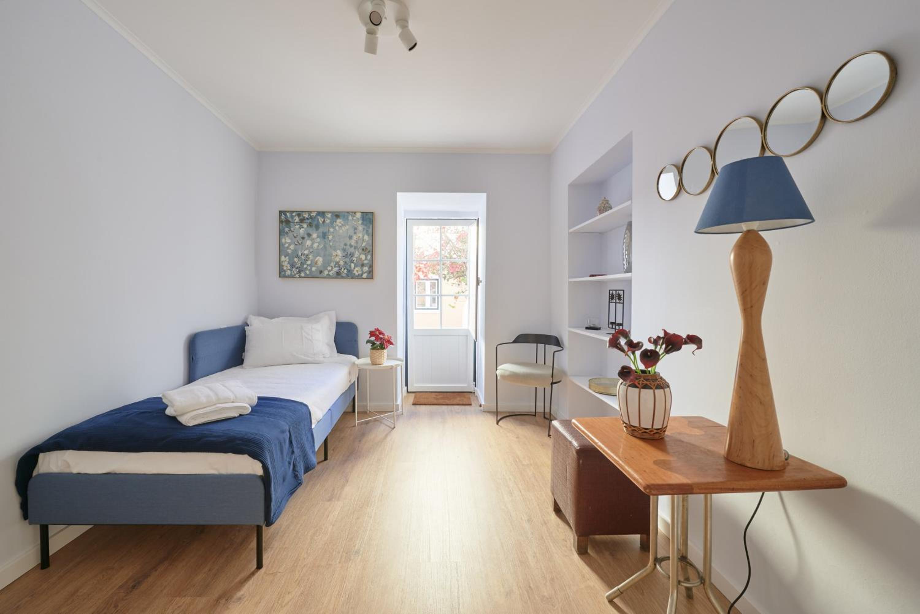 Apartment with Terrace - Photo 11