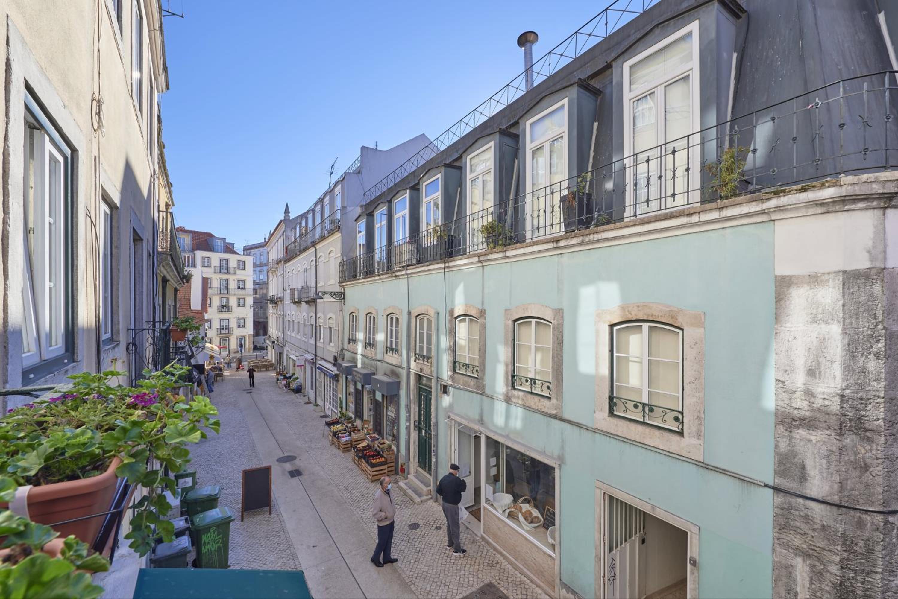 Apartment with Terrace - Photo 16