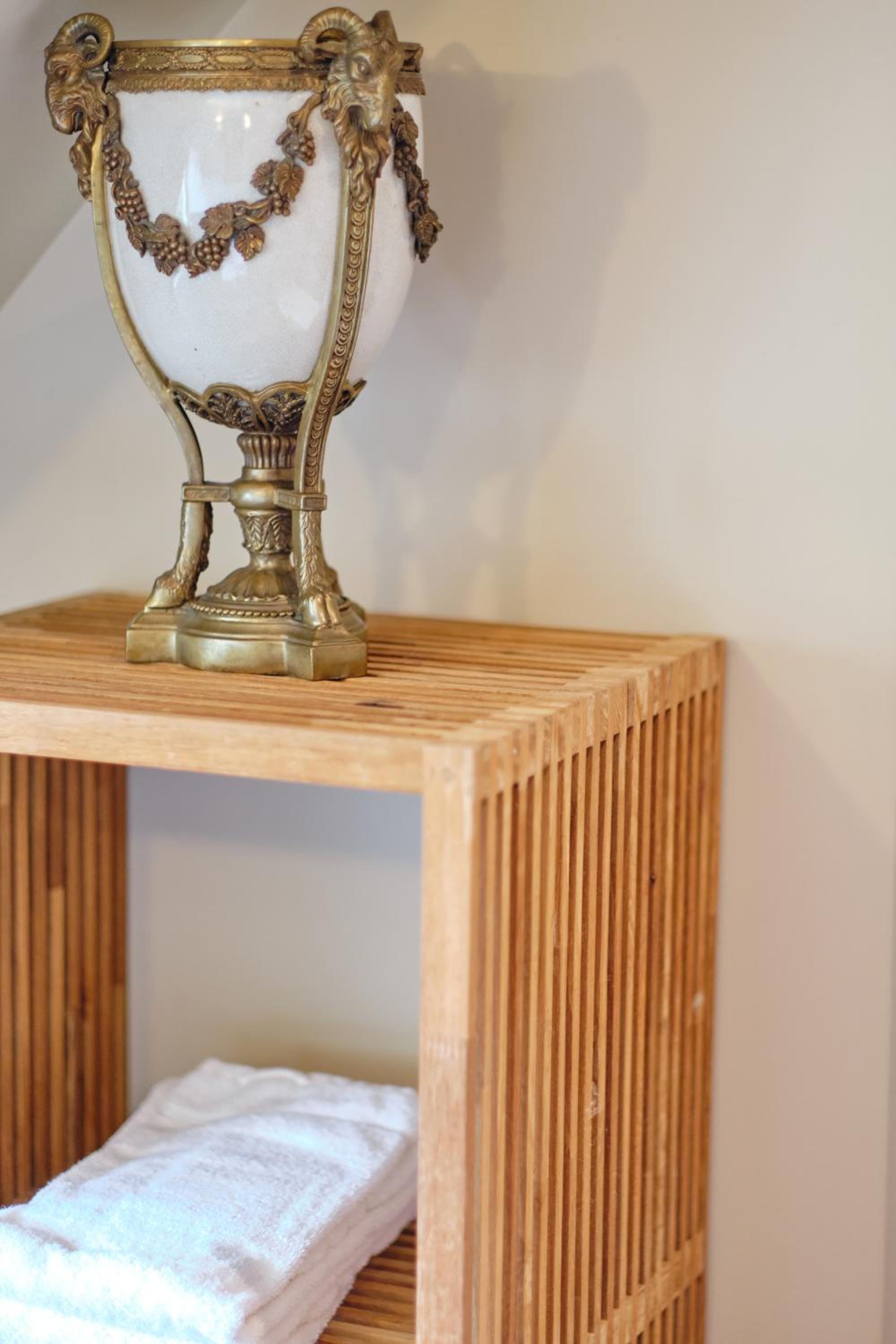 Executive Suite - Photo 12