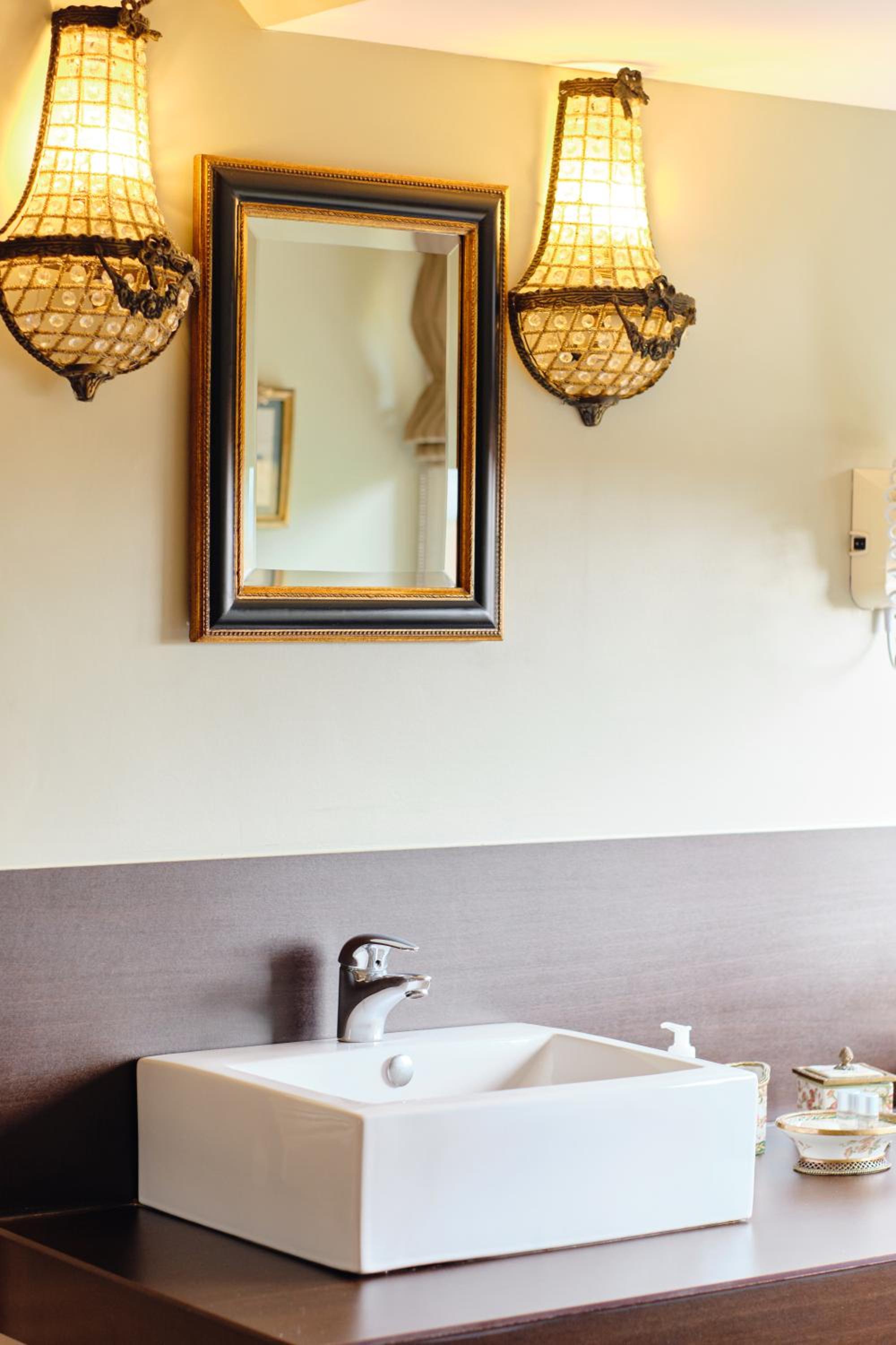 Executive Suite - Photo 20
