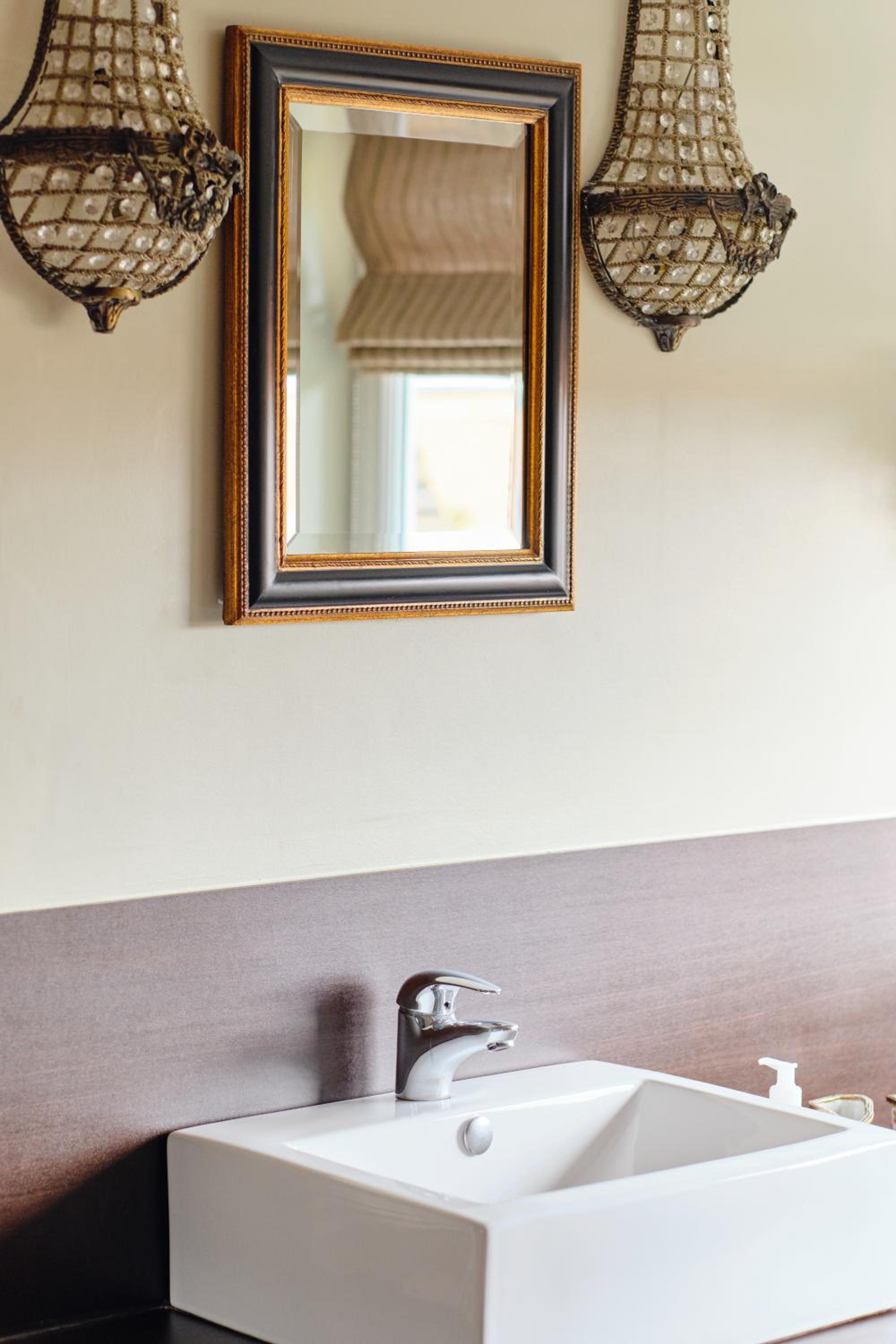Executive Suite - Photo 22