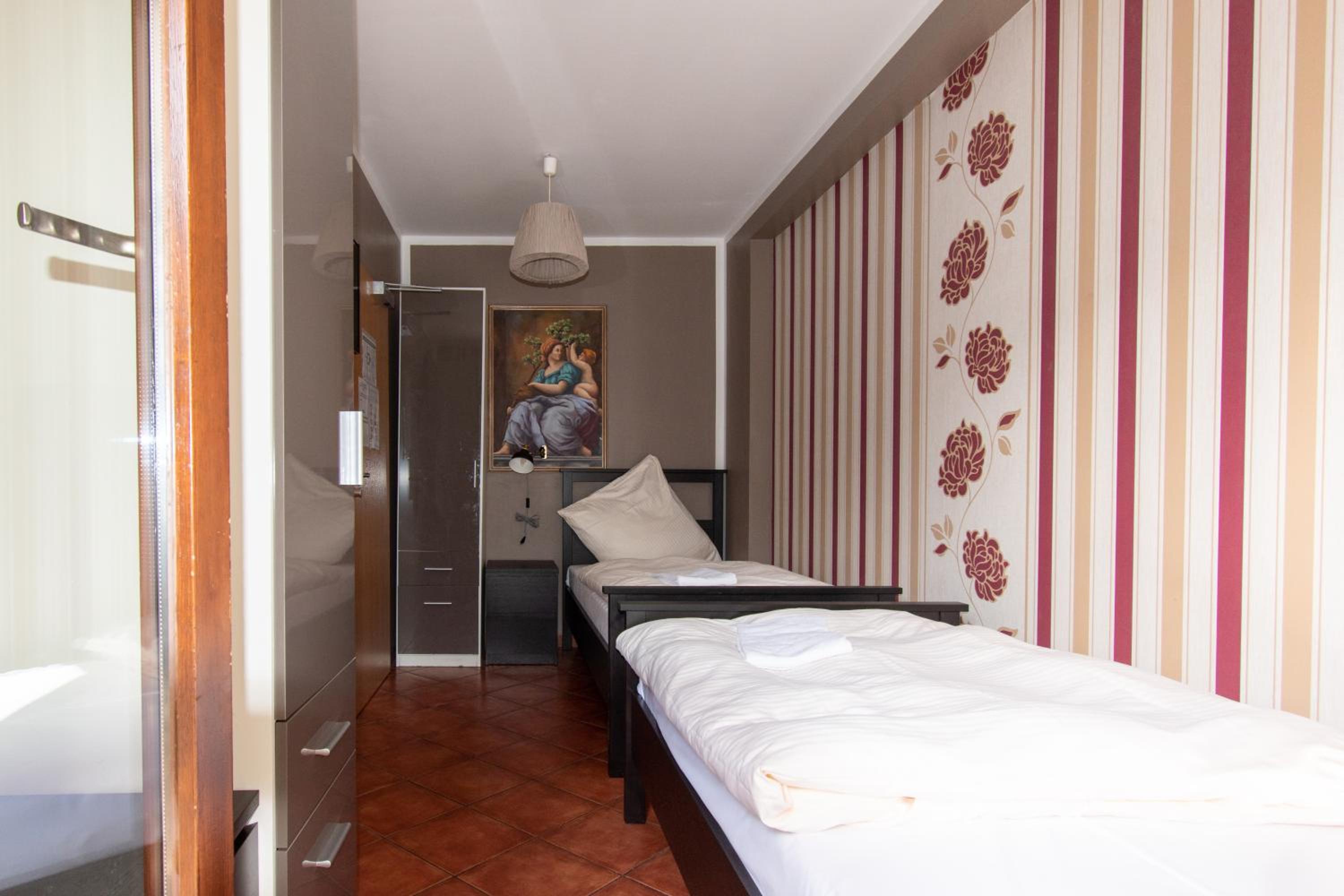 Twin Room with Balcony and Shared Bathroom photo 1