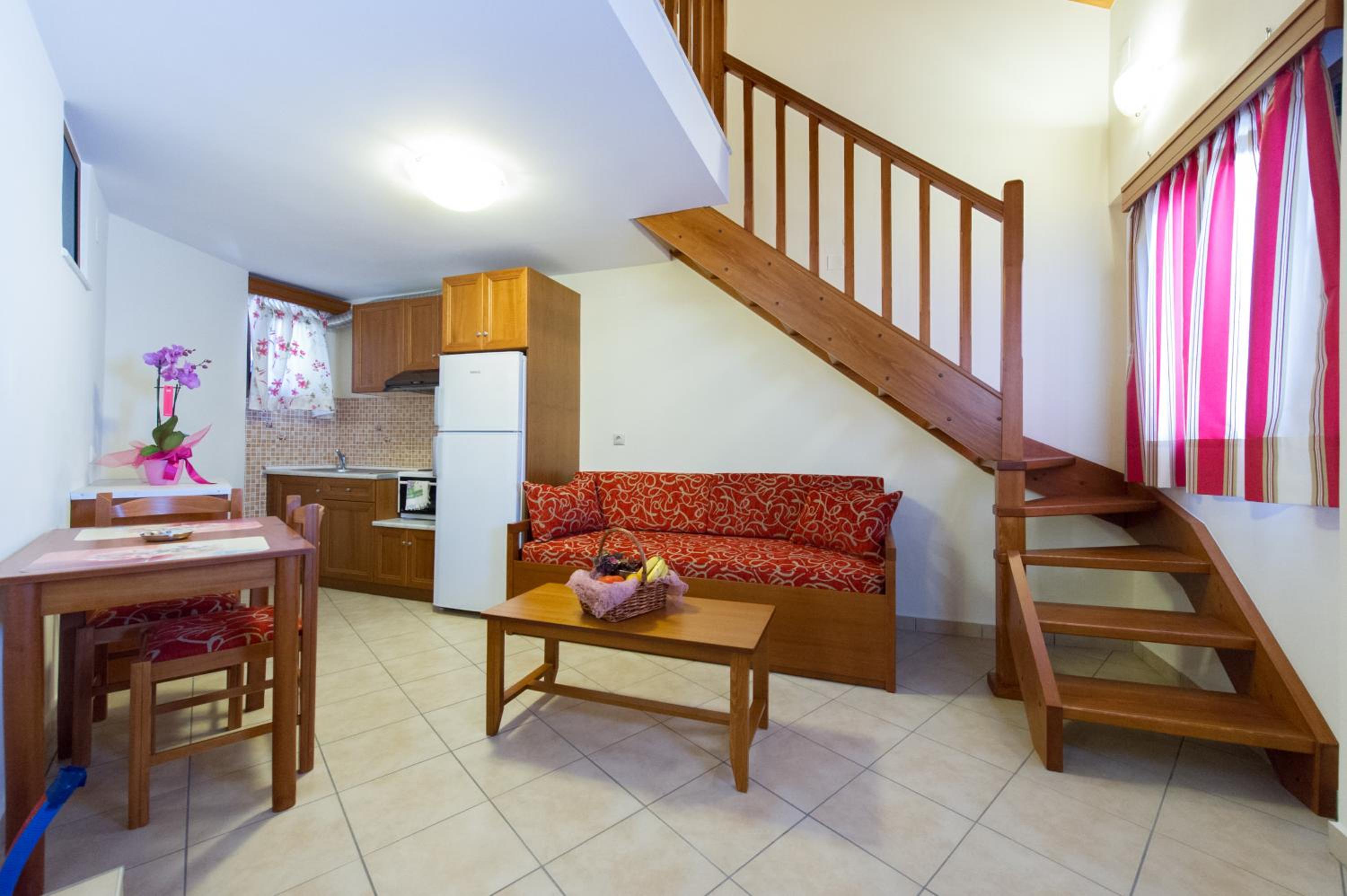 Apartment - Split Level - Photo 1