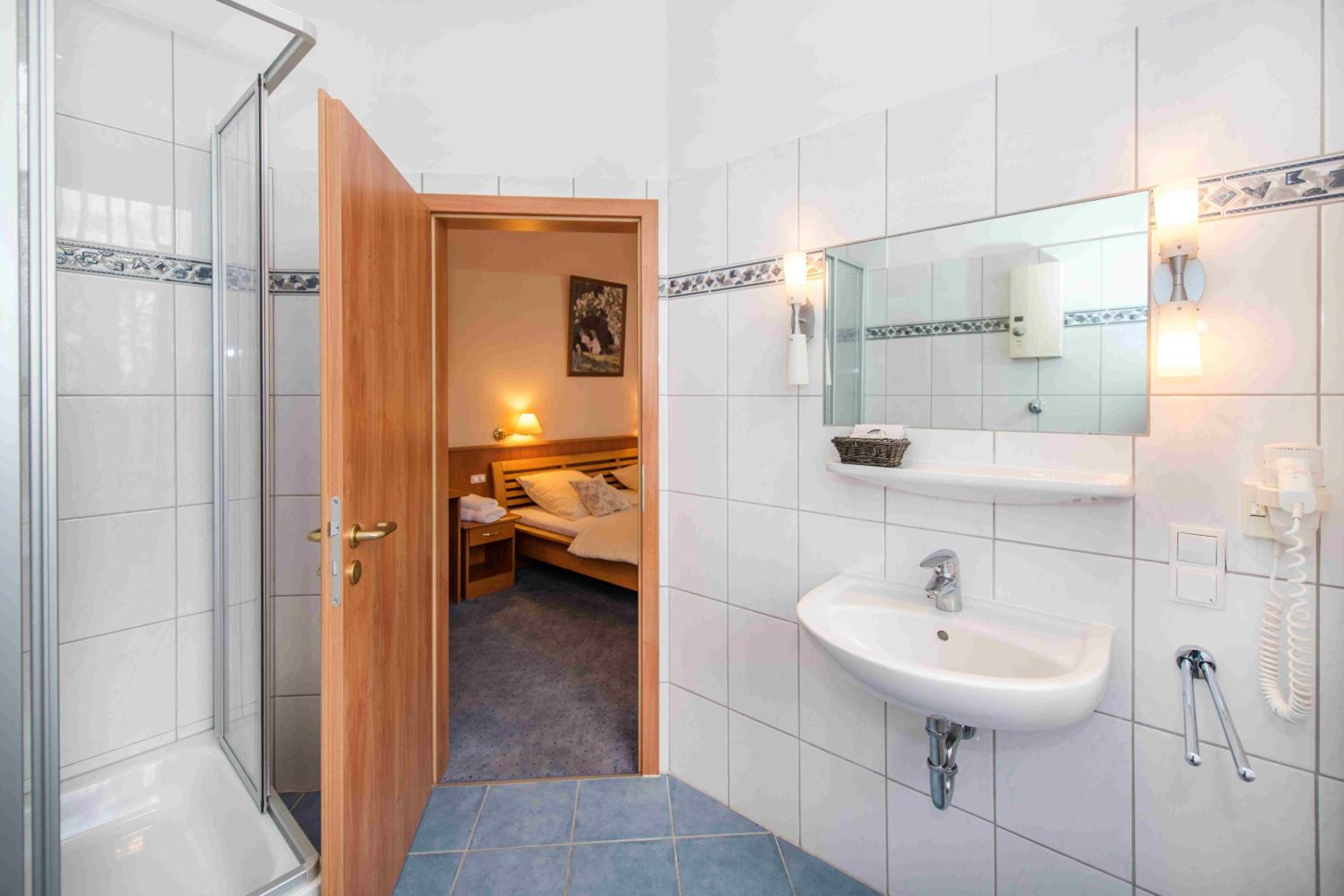 Double Room - Photo 6
