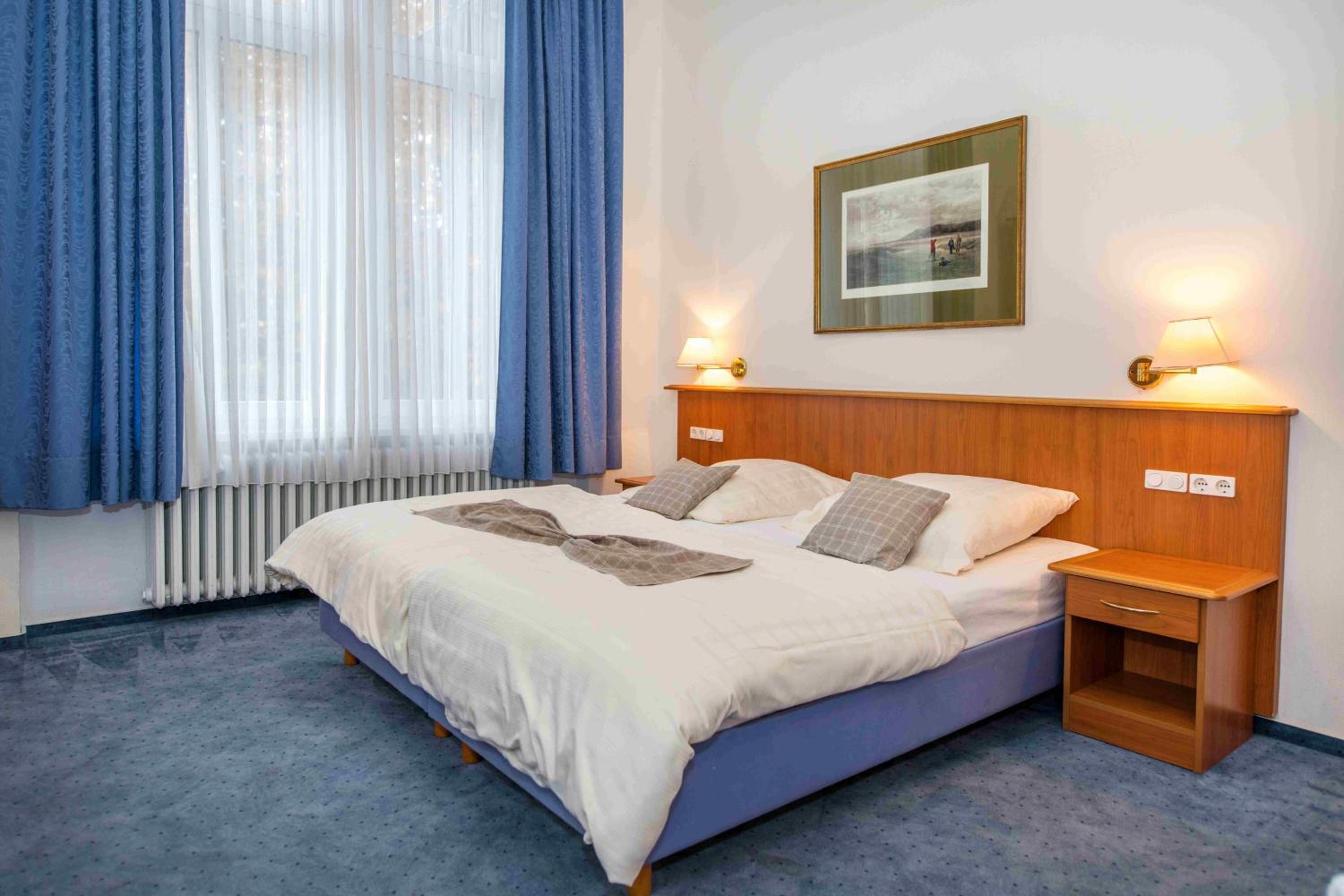 Double Room - Photo 12