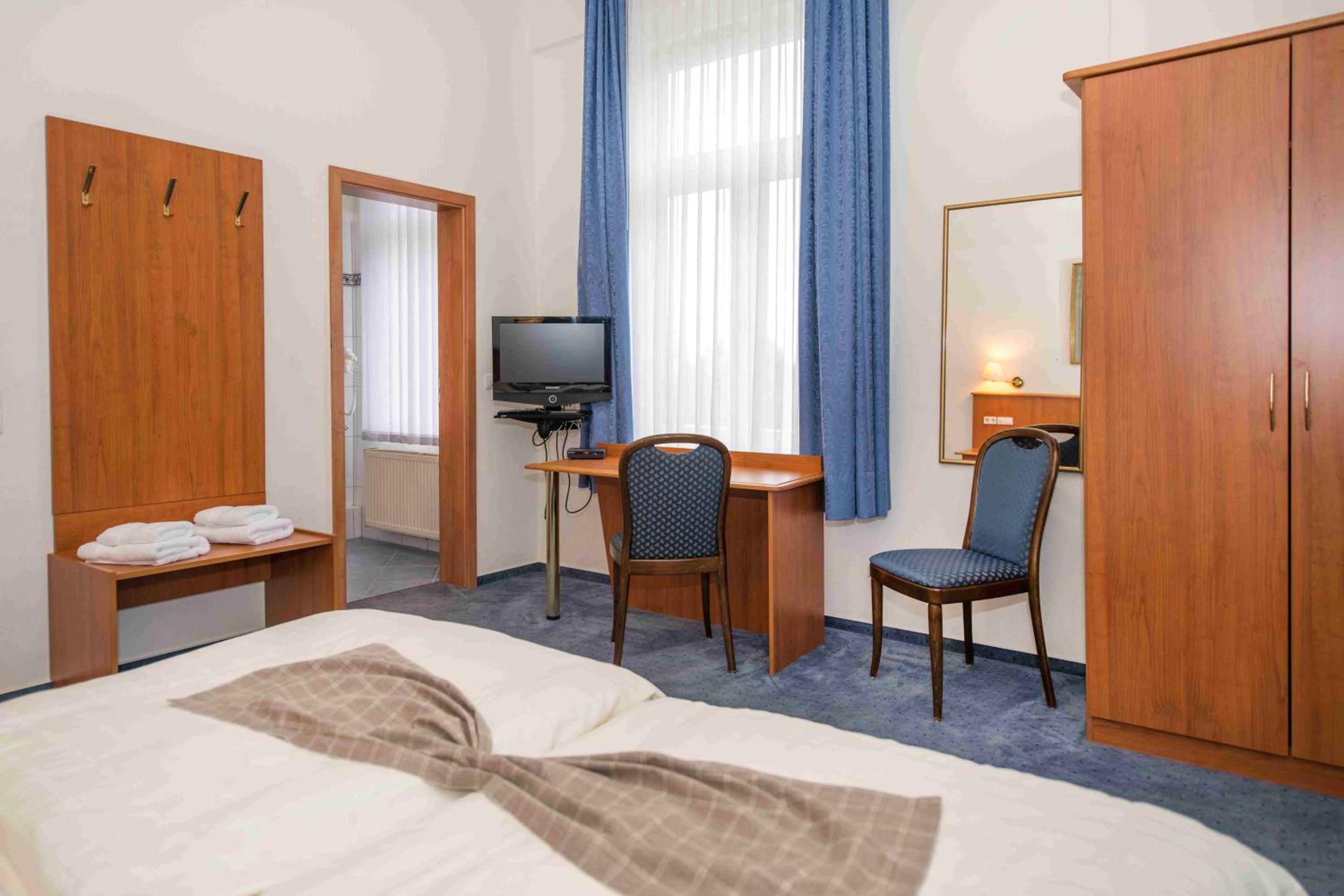 Double Room - Photo 17