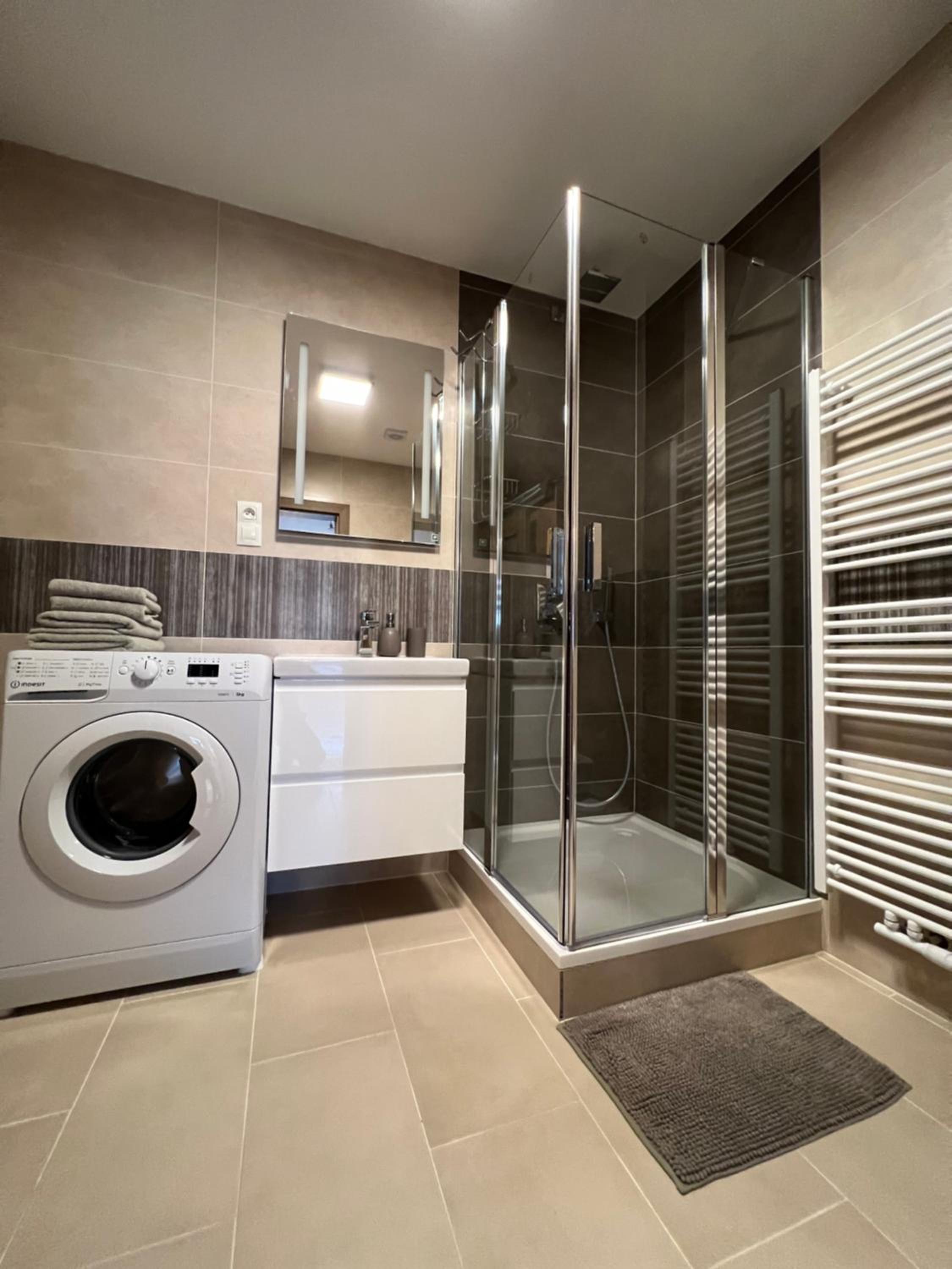 One-Bedroom Apartment - Photo 8