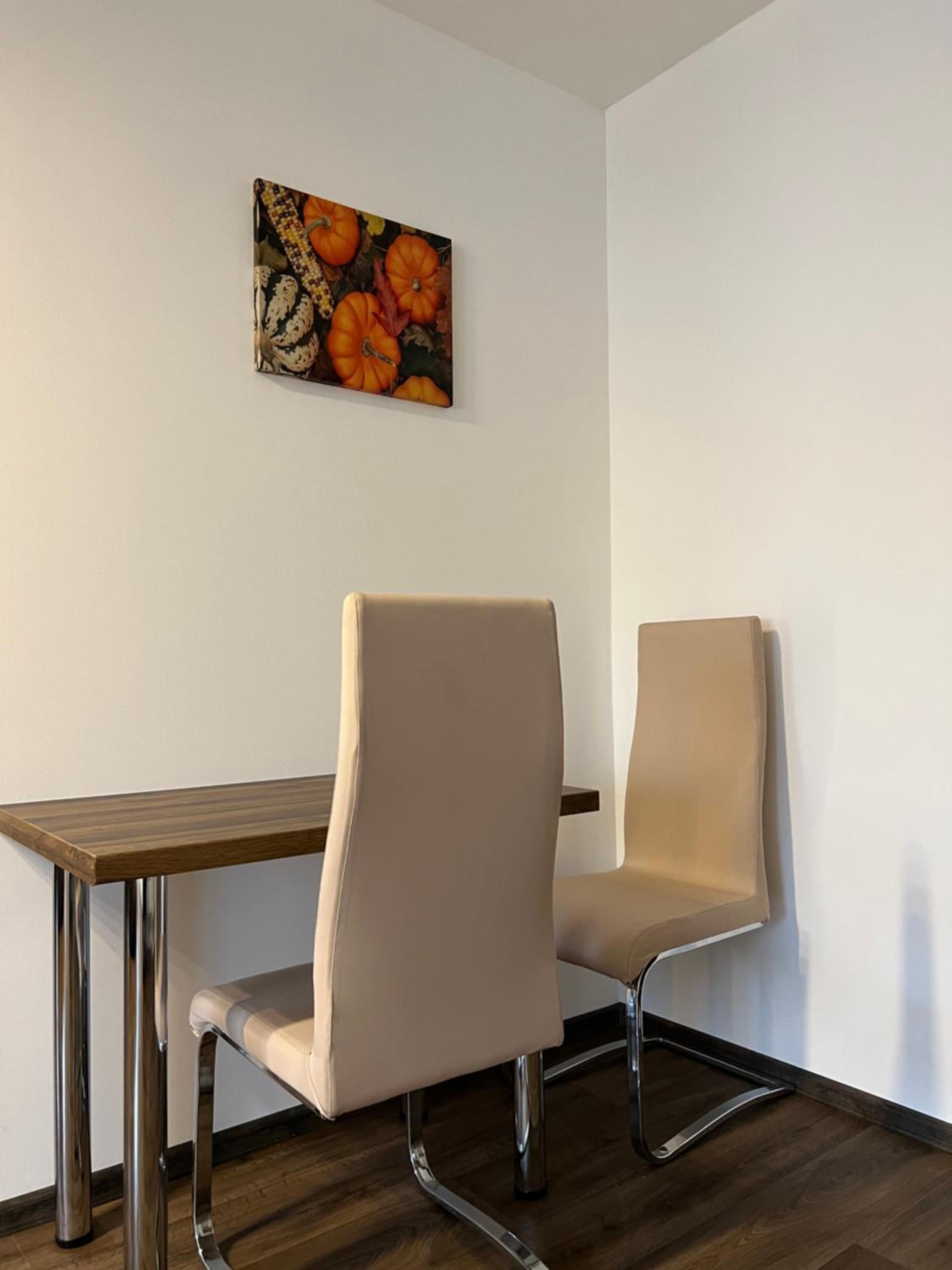 One-Bedroom Apartment - Photo 2