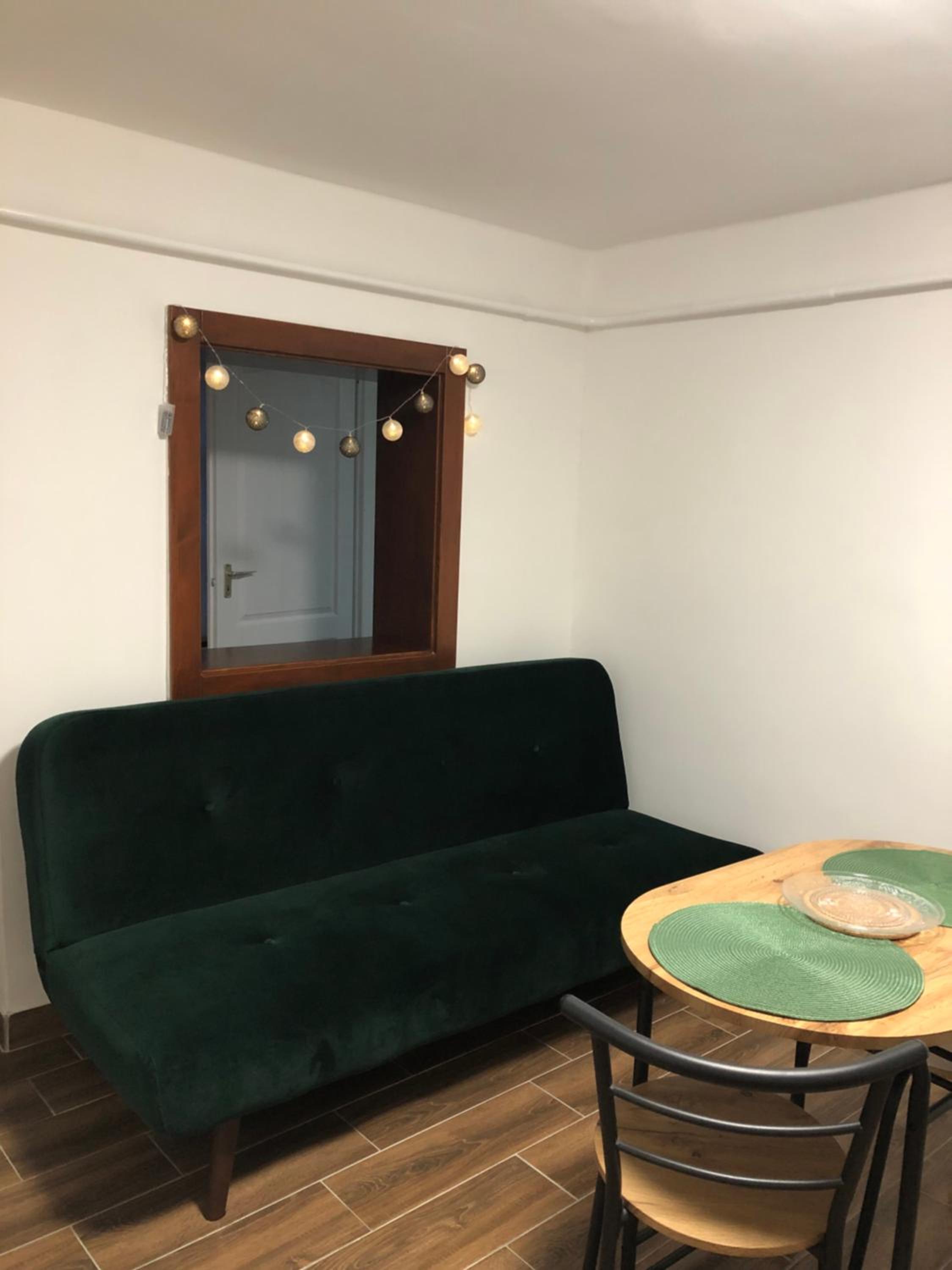 One-Bedroom Apartment - Photo 4