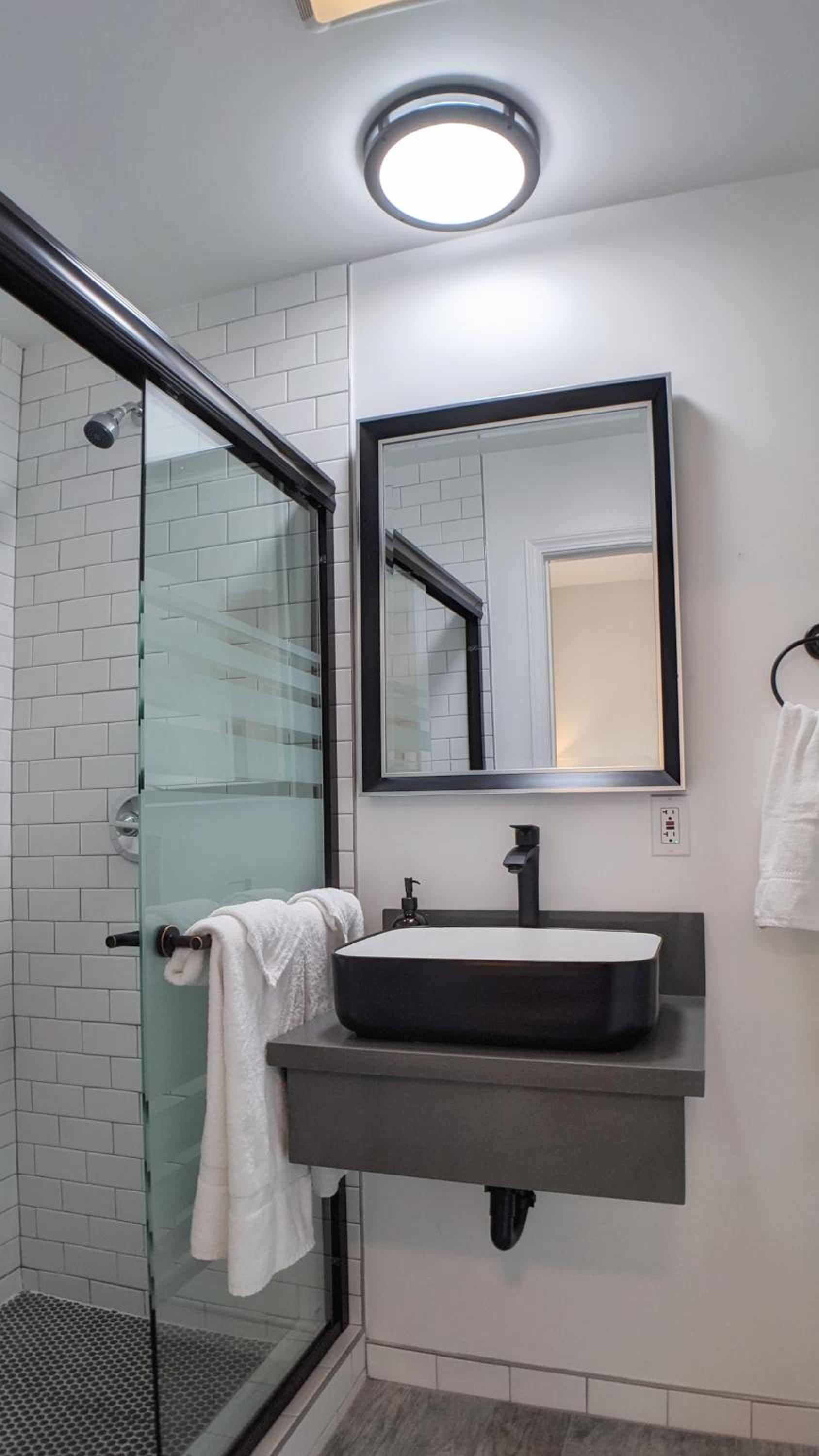 Deluxe Double Room with Shower - Photo 2