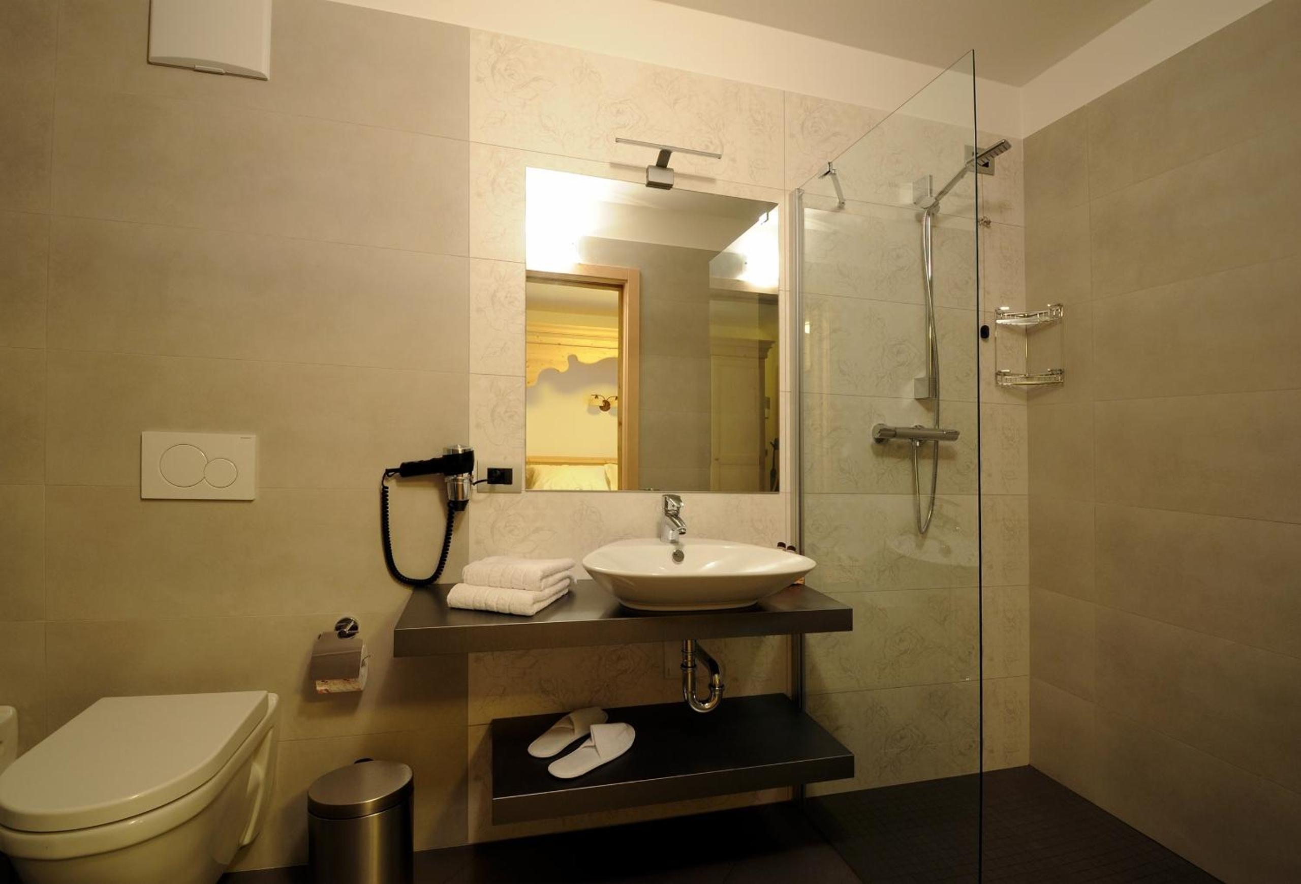 Deluxe Double or Twin Room photo 3