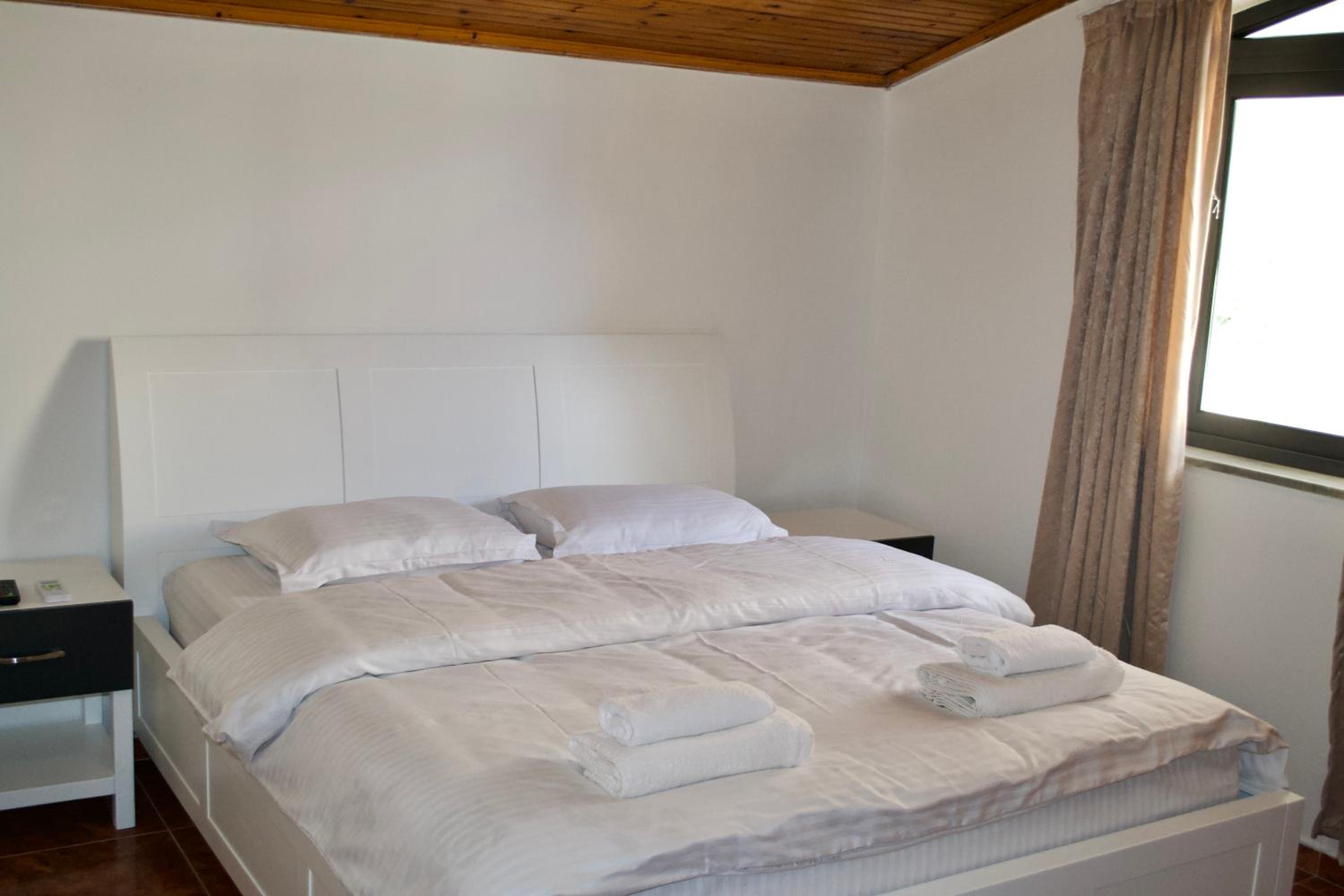 Basic Triple Room With Shared Bathroom
